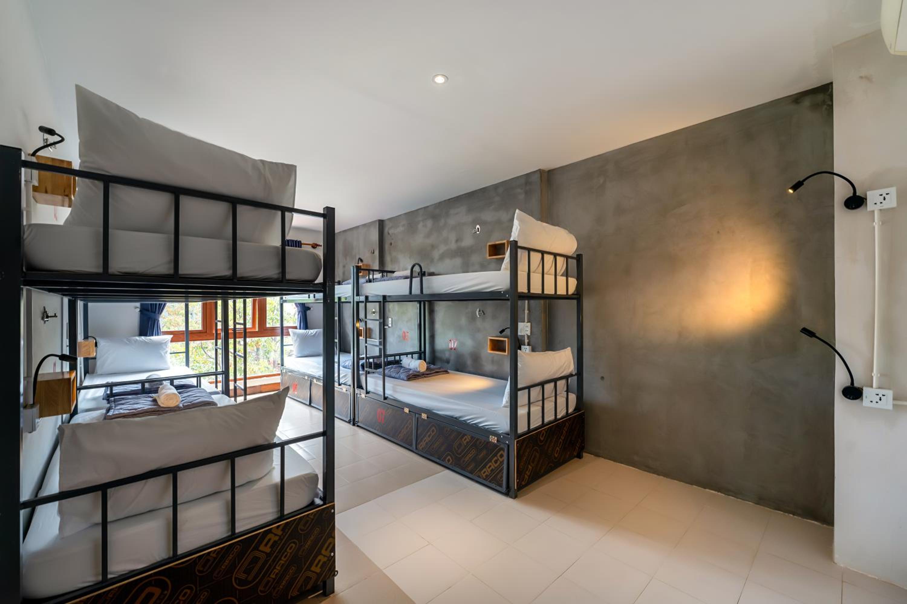 Bed in 8-Bed Mixed Dormitory Room photo 1