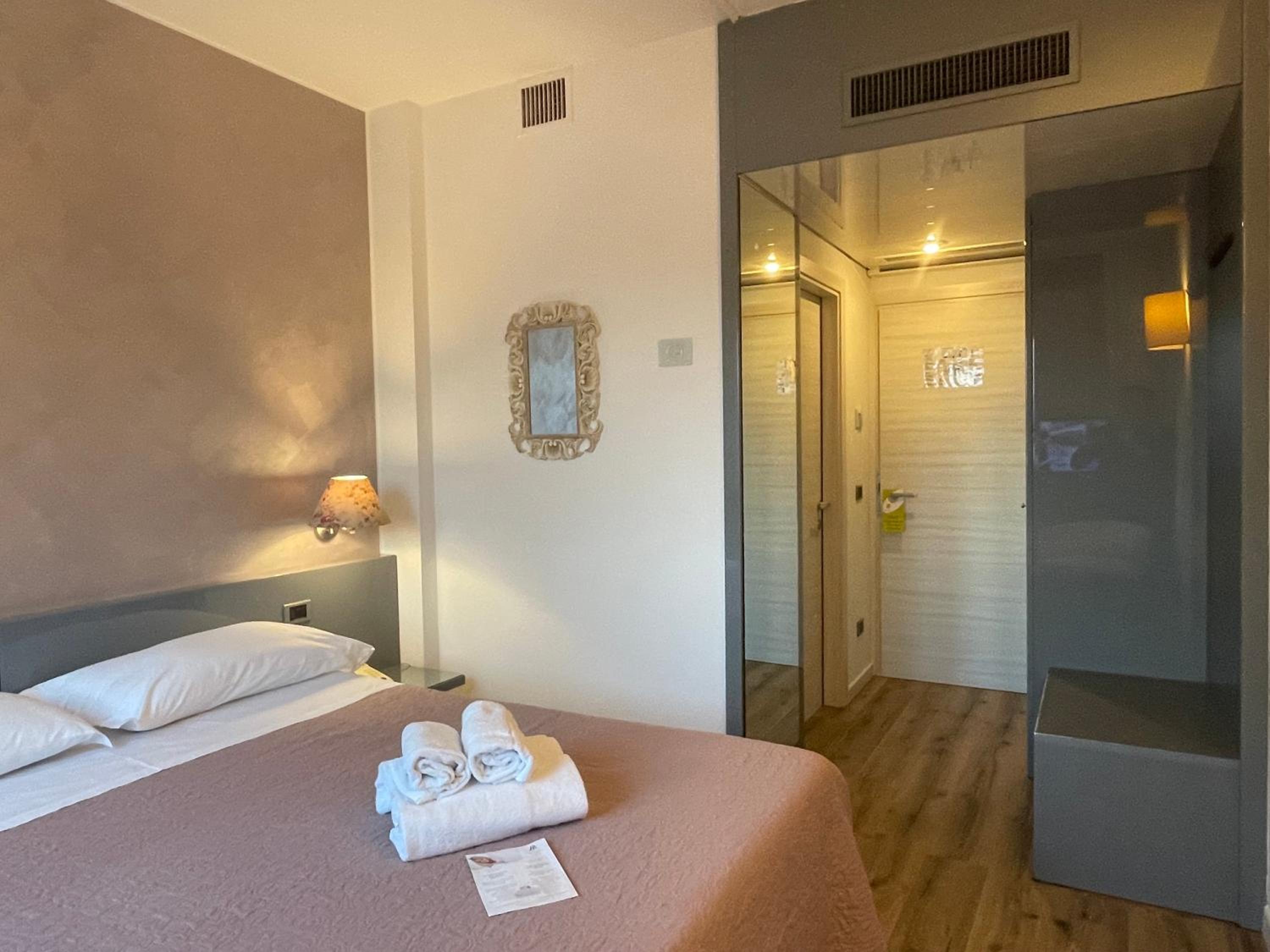 Double Room - Photo 22
