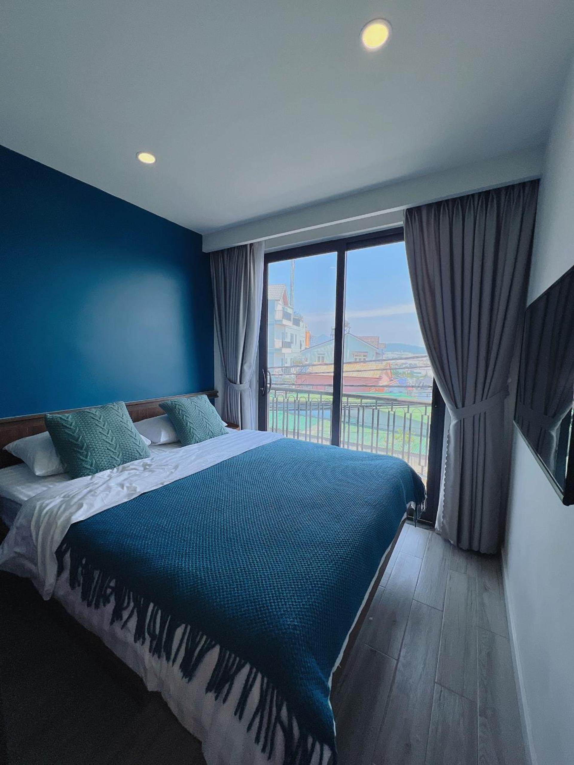Queen Room with Balcony photo 3