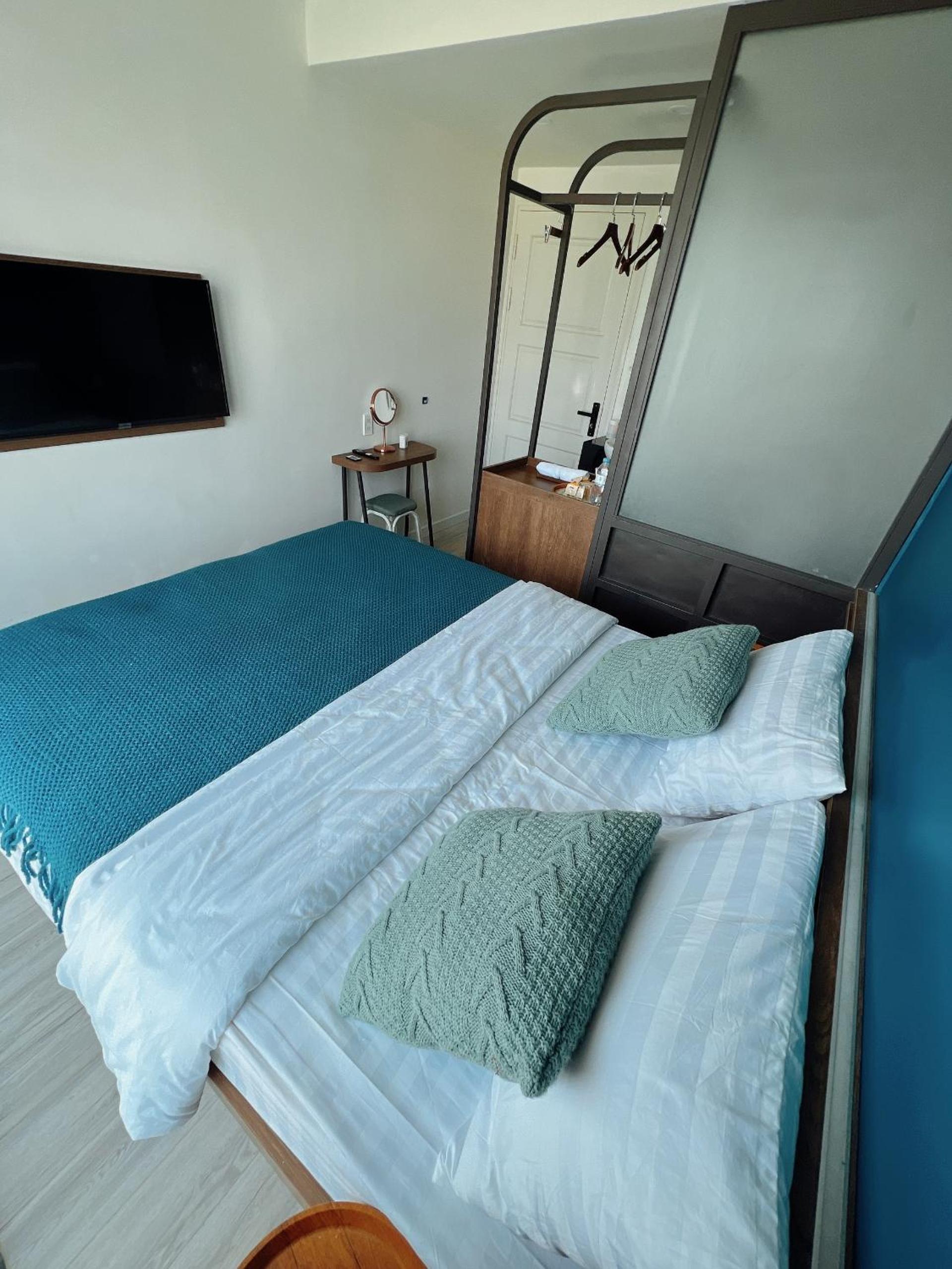 Queen Room with Balcony photo 2