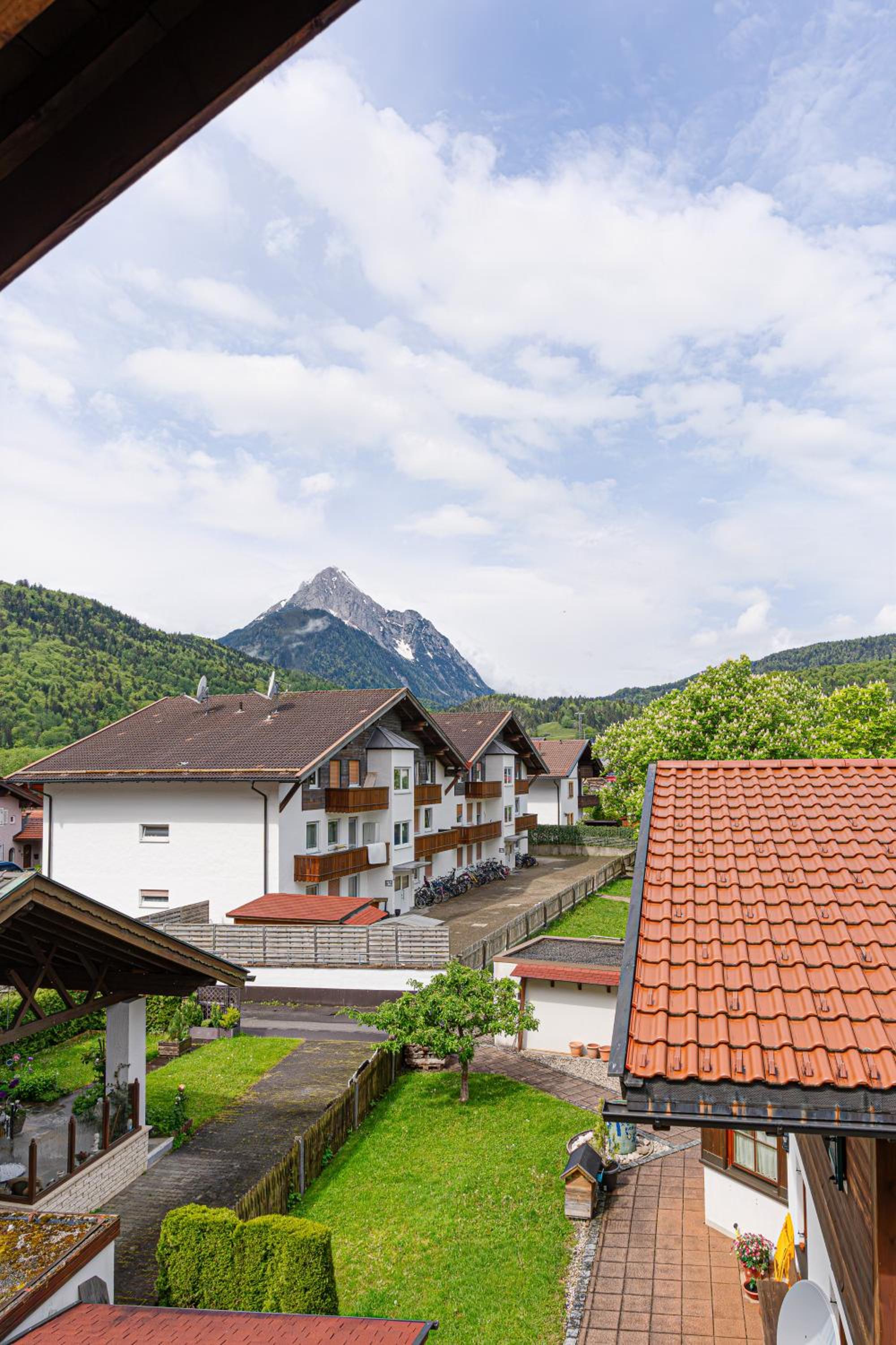 Apartment with Balcony photo 2