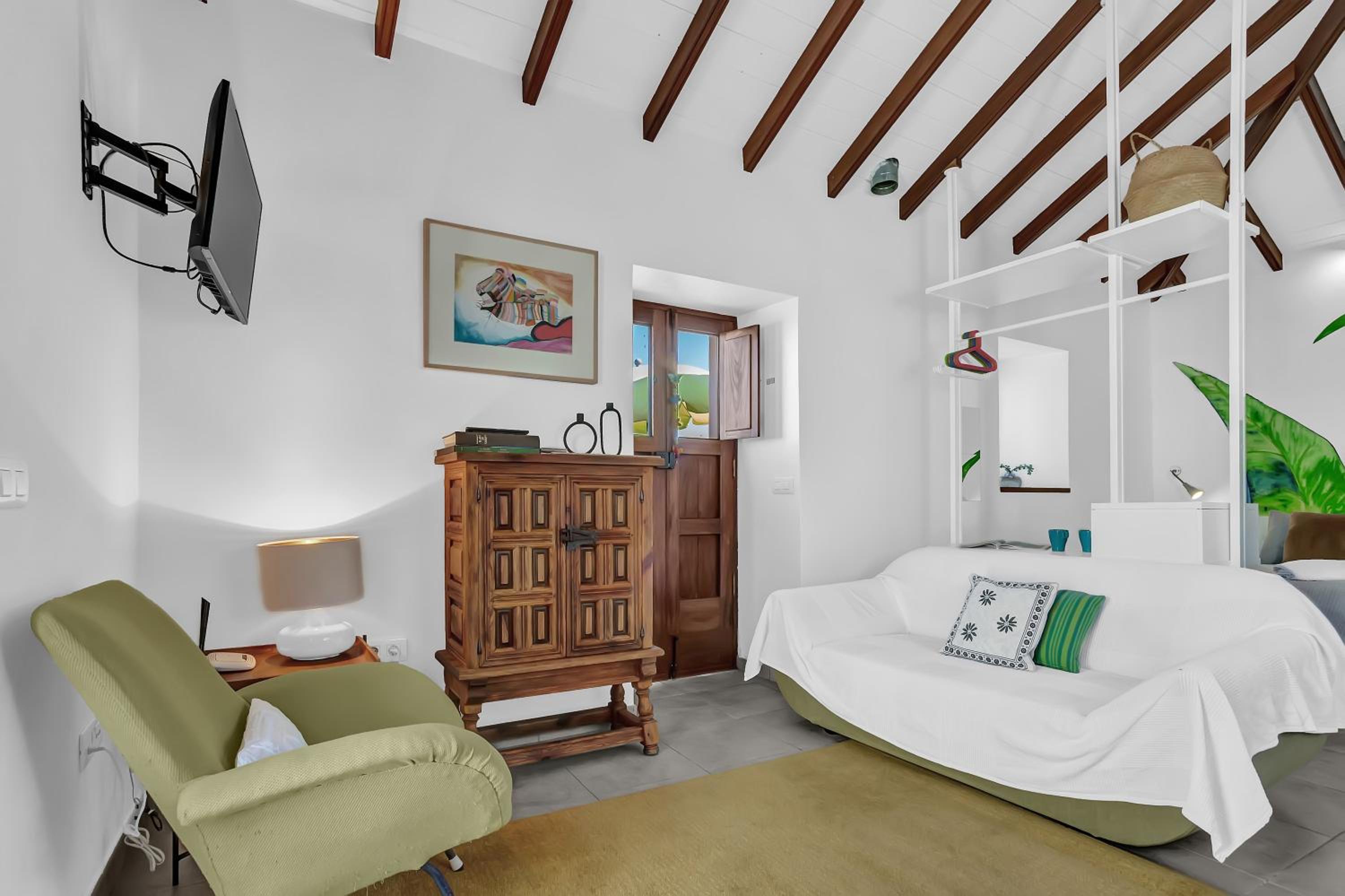 One-Bedroom House - Photo 3