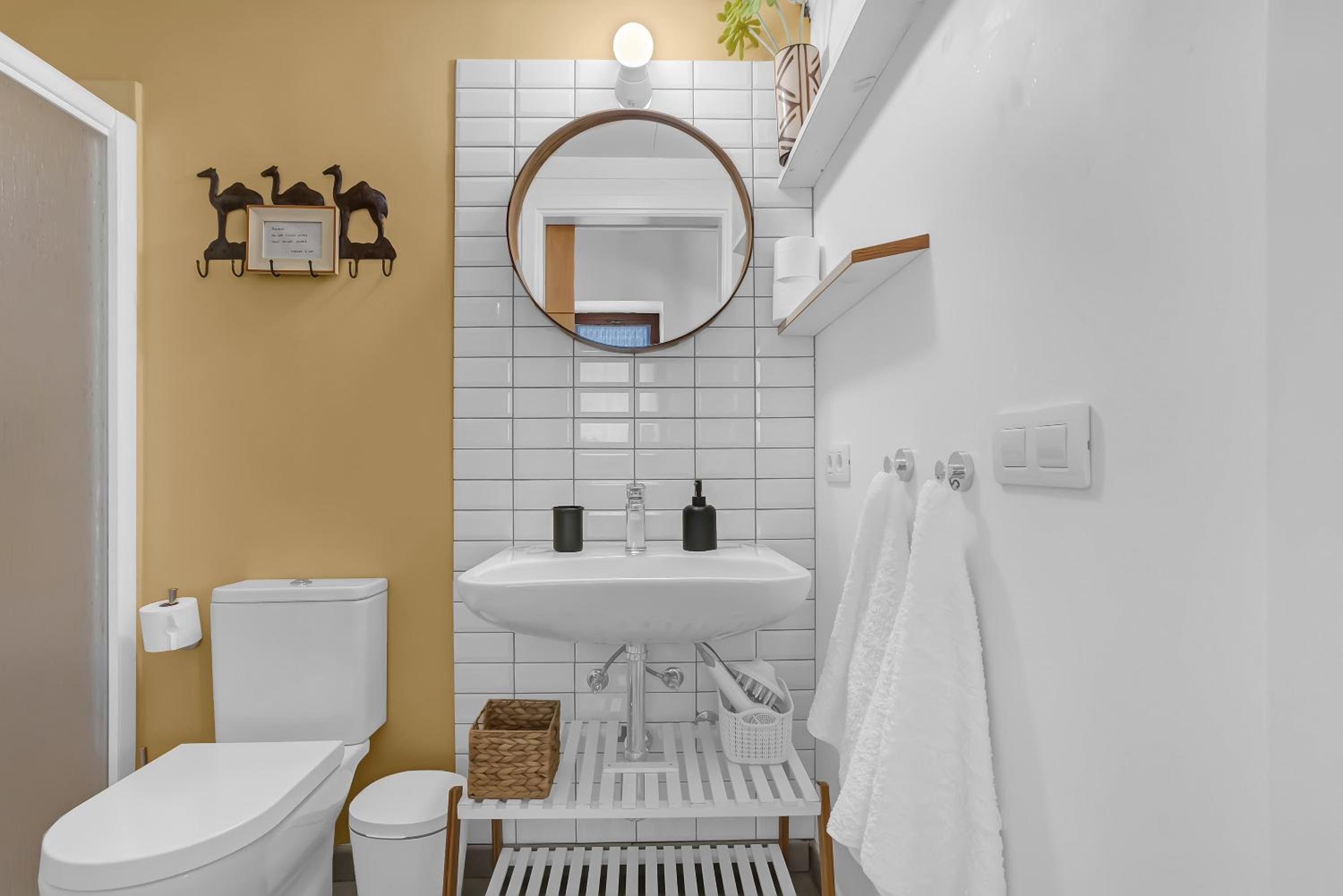 One-Bedroom House - Photo 7