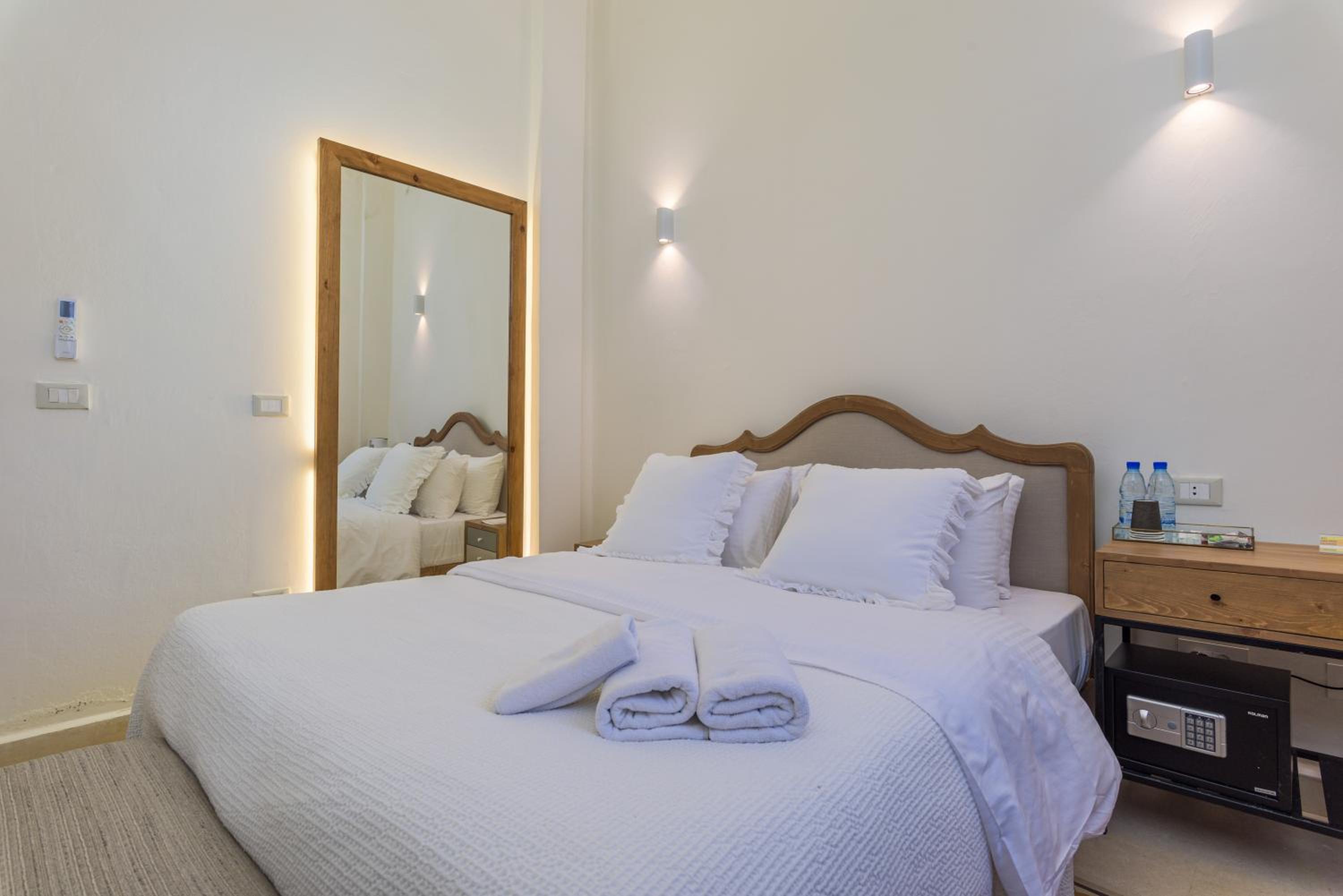 One-Bedroom House photo 1