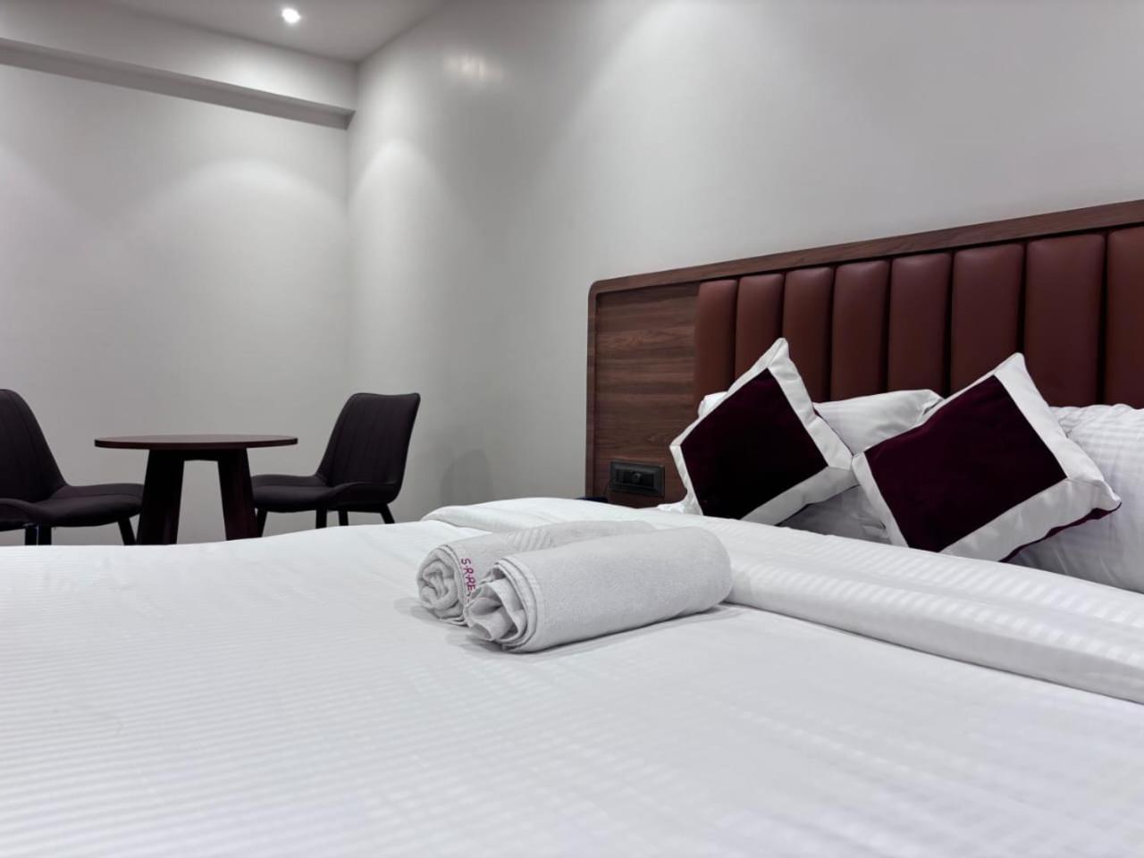 Deluxe Room - Photo 11