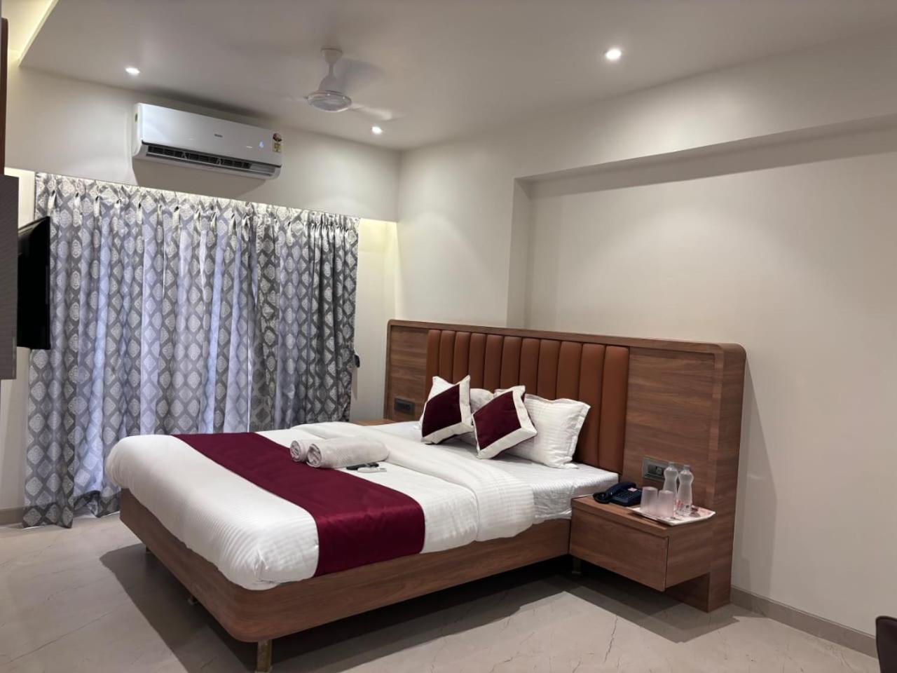 Deluxe Room - Photo 9