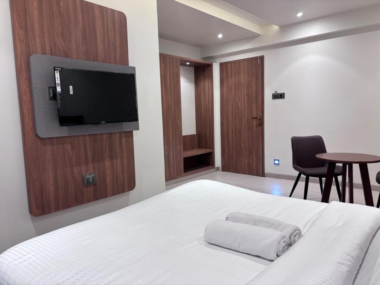 Deluxe Room - Photo 8