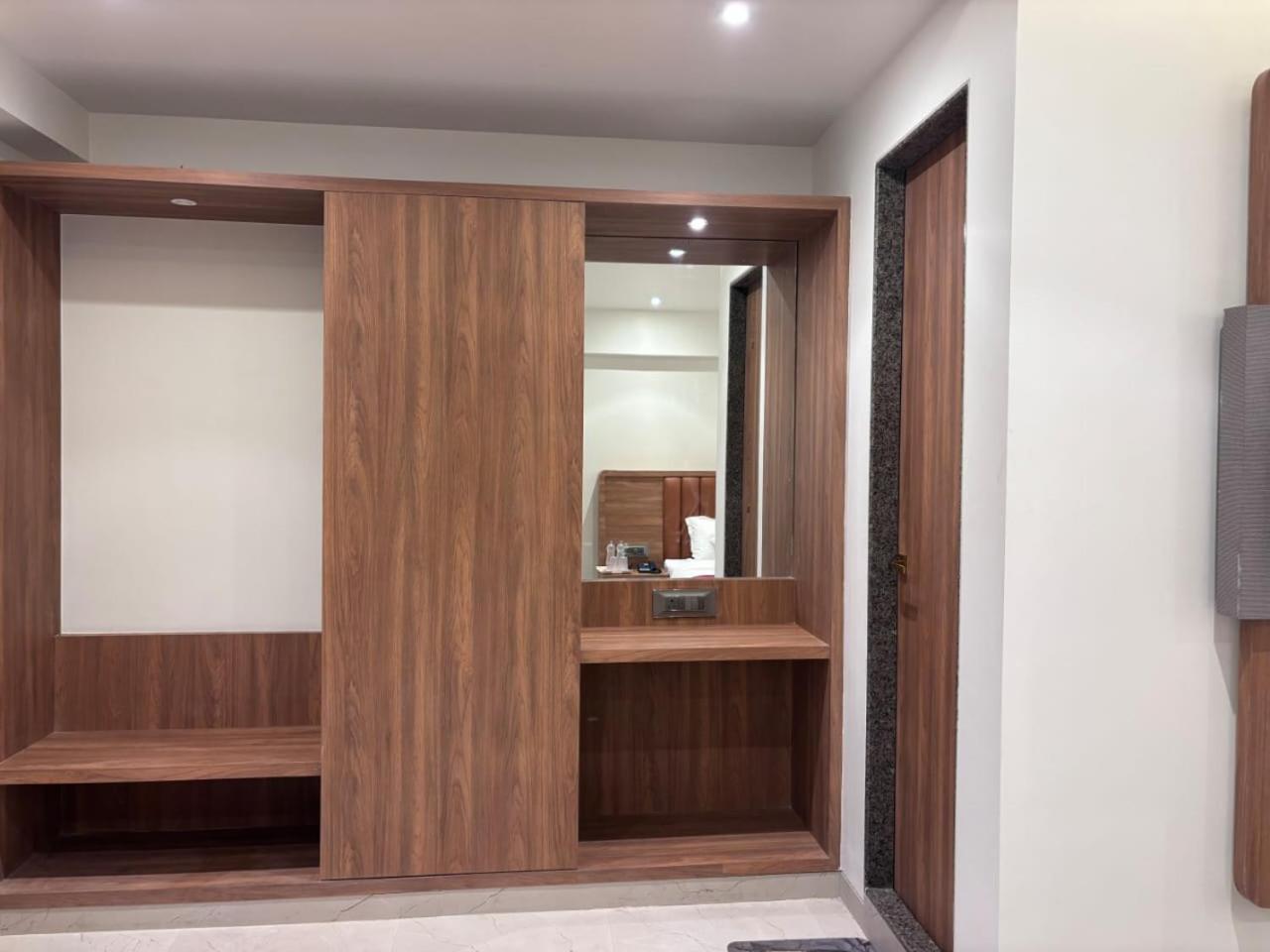 Deluxe Room - Photo 7