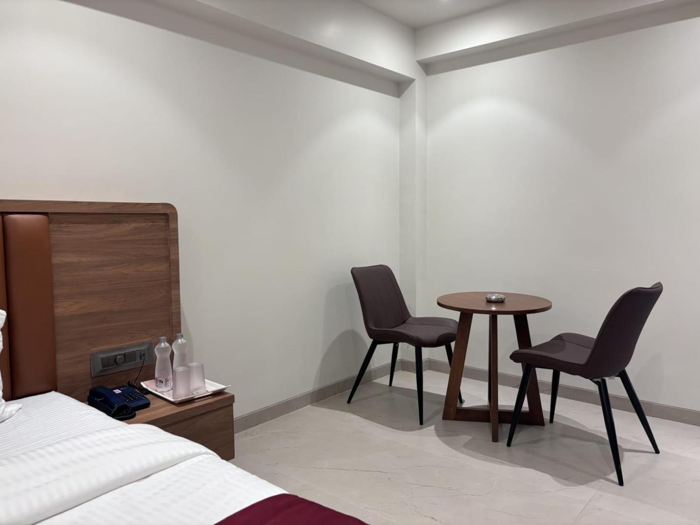 Deluxe Room - Photo 2