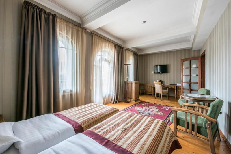 Junior Suite with Balcony photo 2