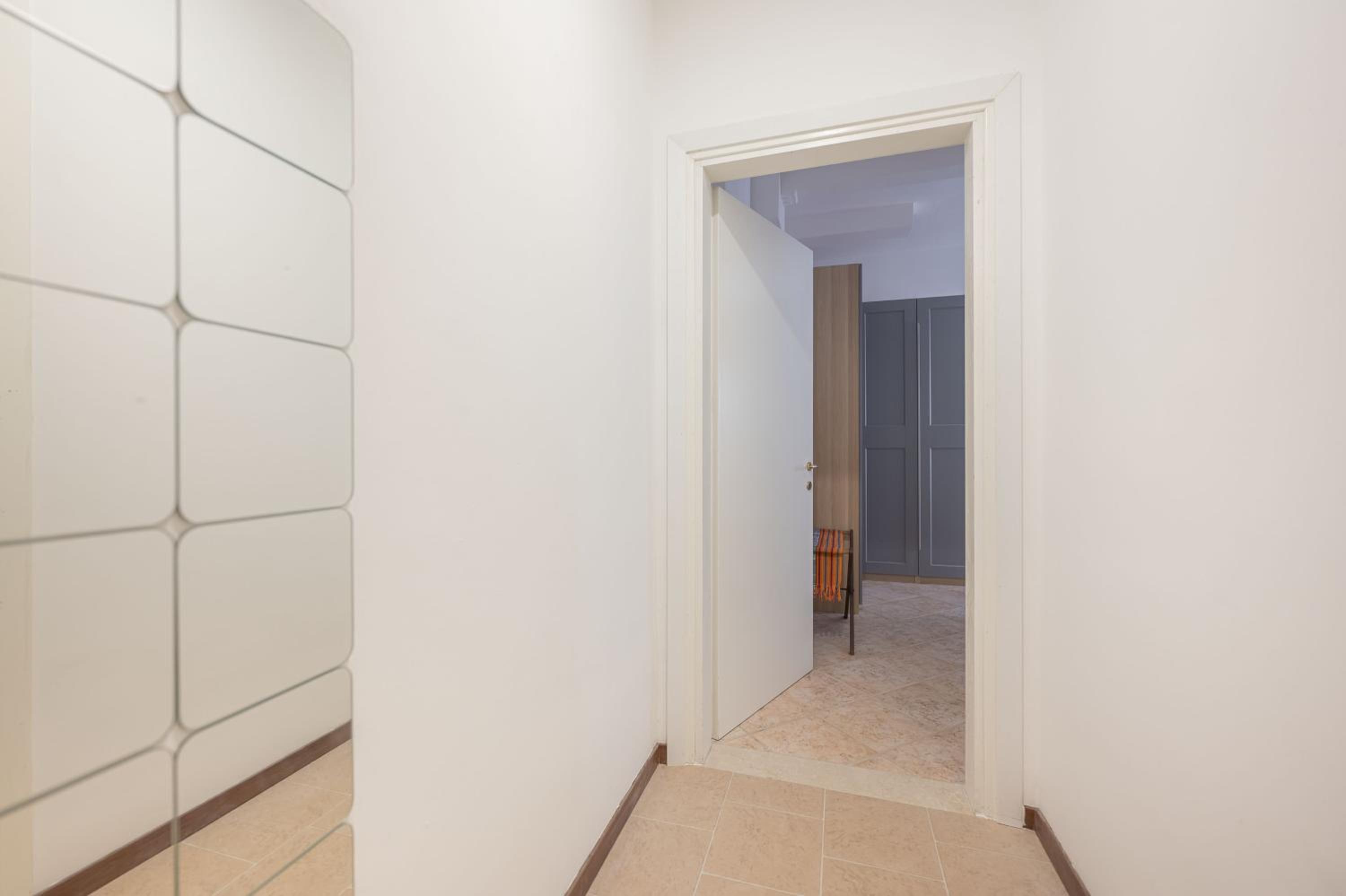 One-Bedroom Apartment photo 3