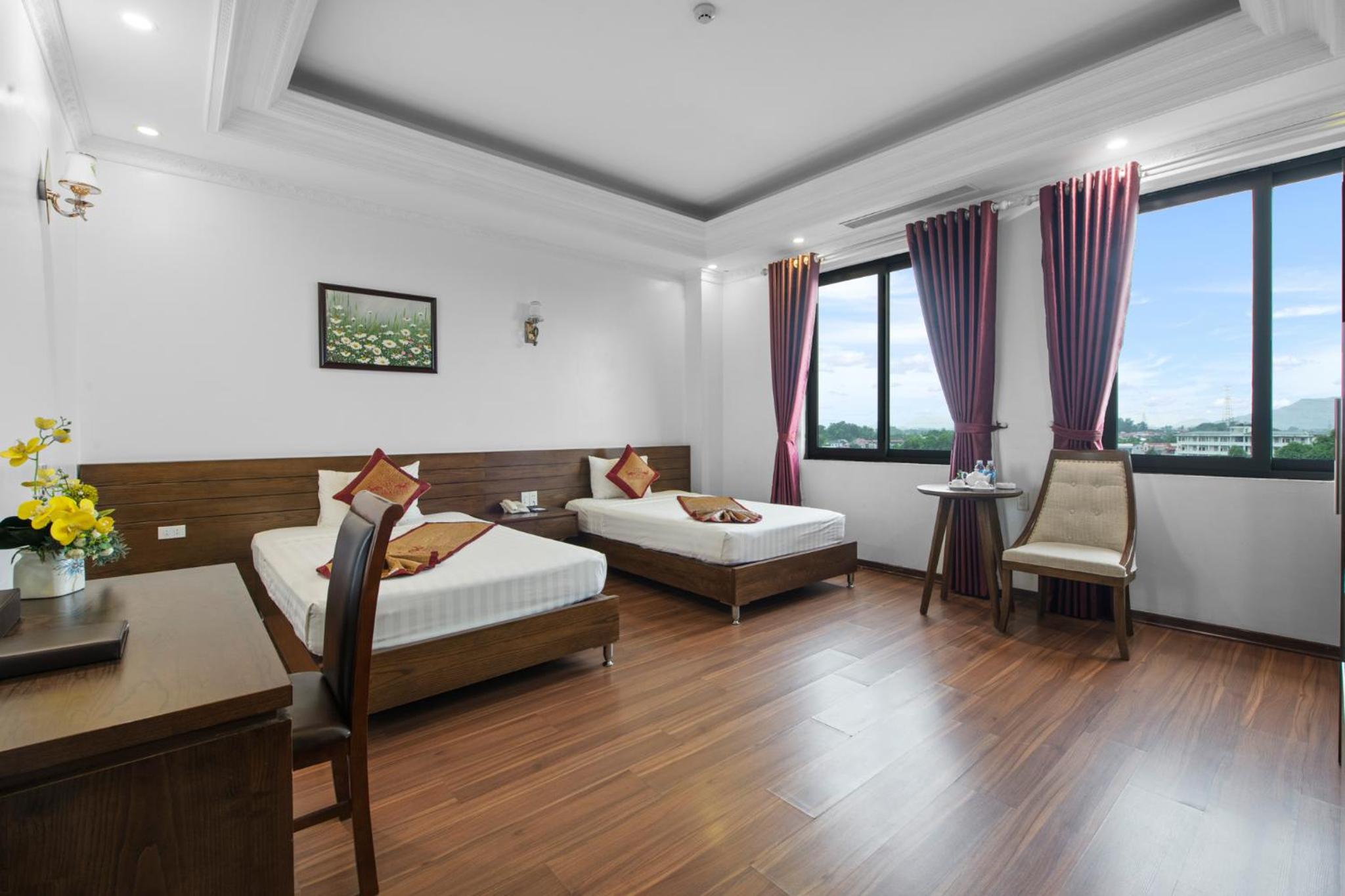 Superior Twin Room with City View photo 2