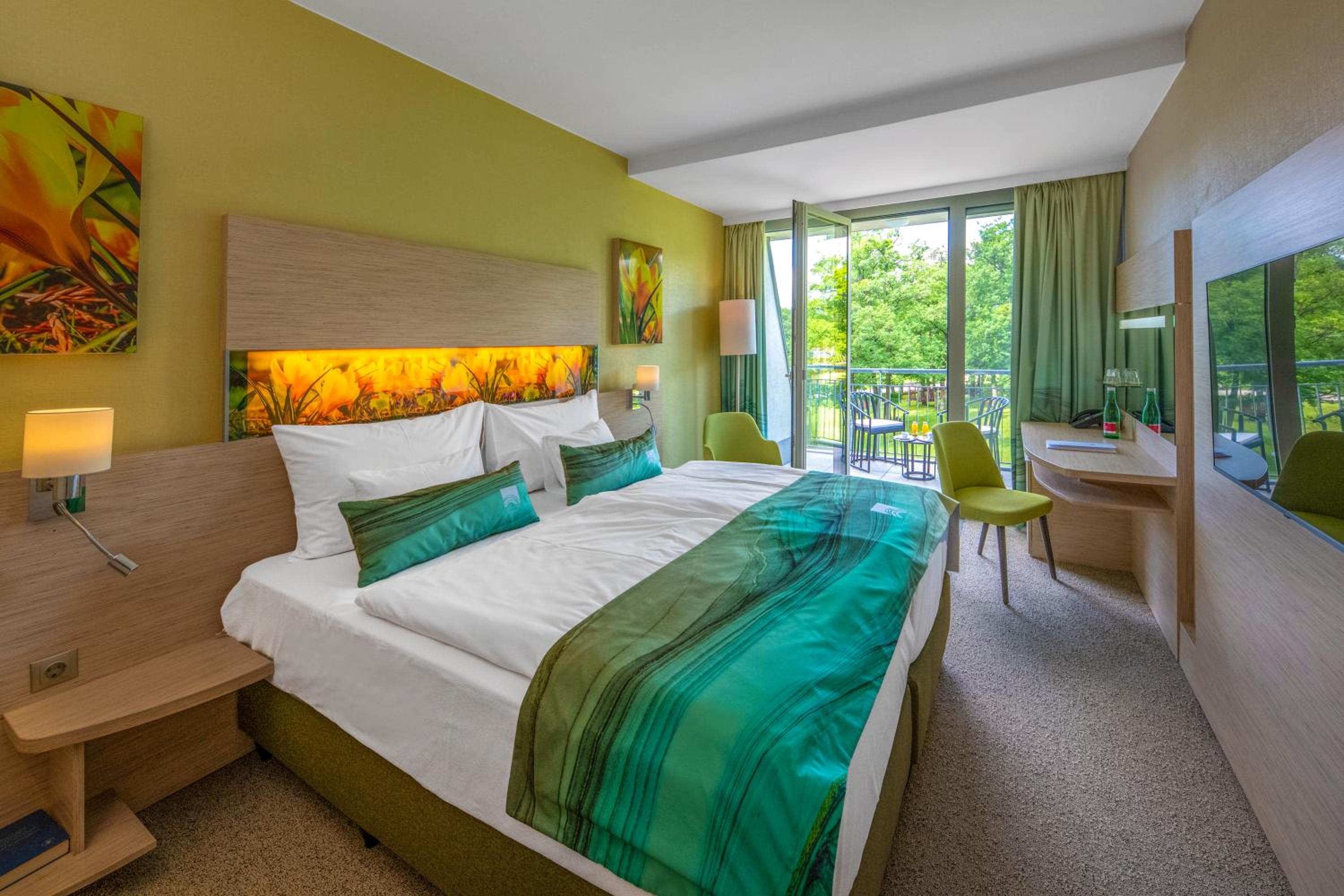 Double Room with Balcony - Photo 6