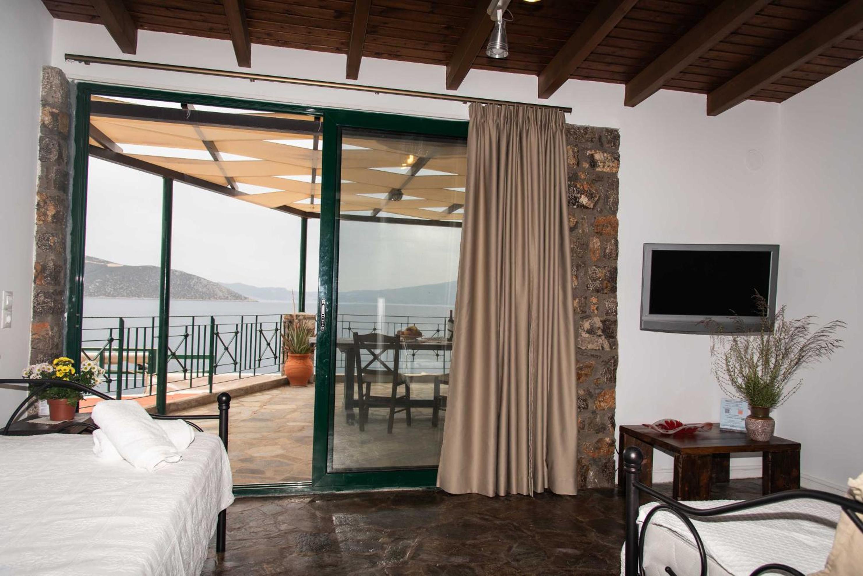 Two-Bedroom Apartment with Sea View photo 2