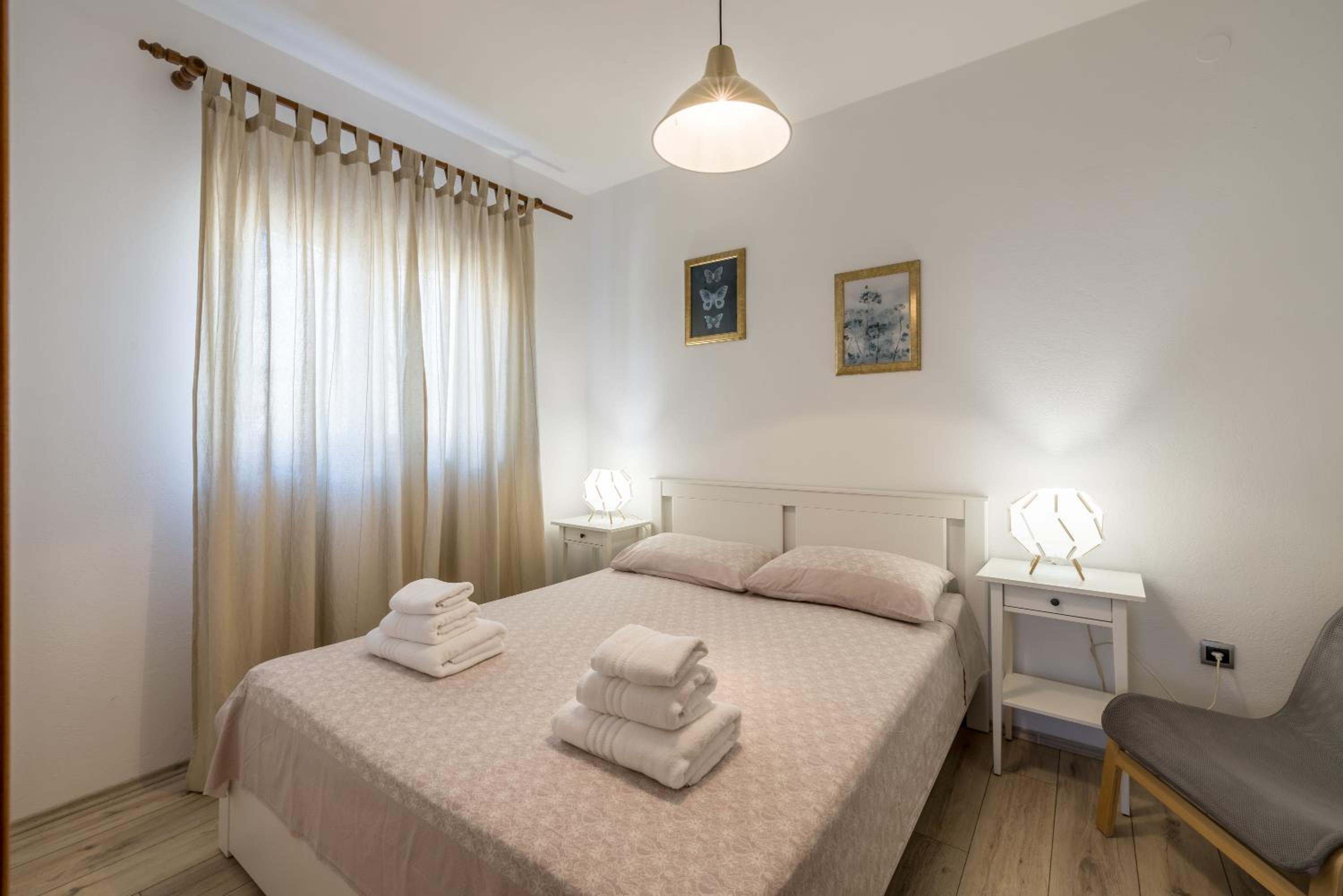 One-Bedroom Apartment with Balcony