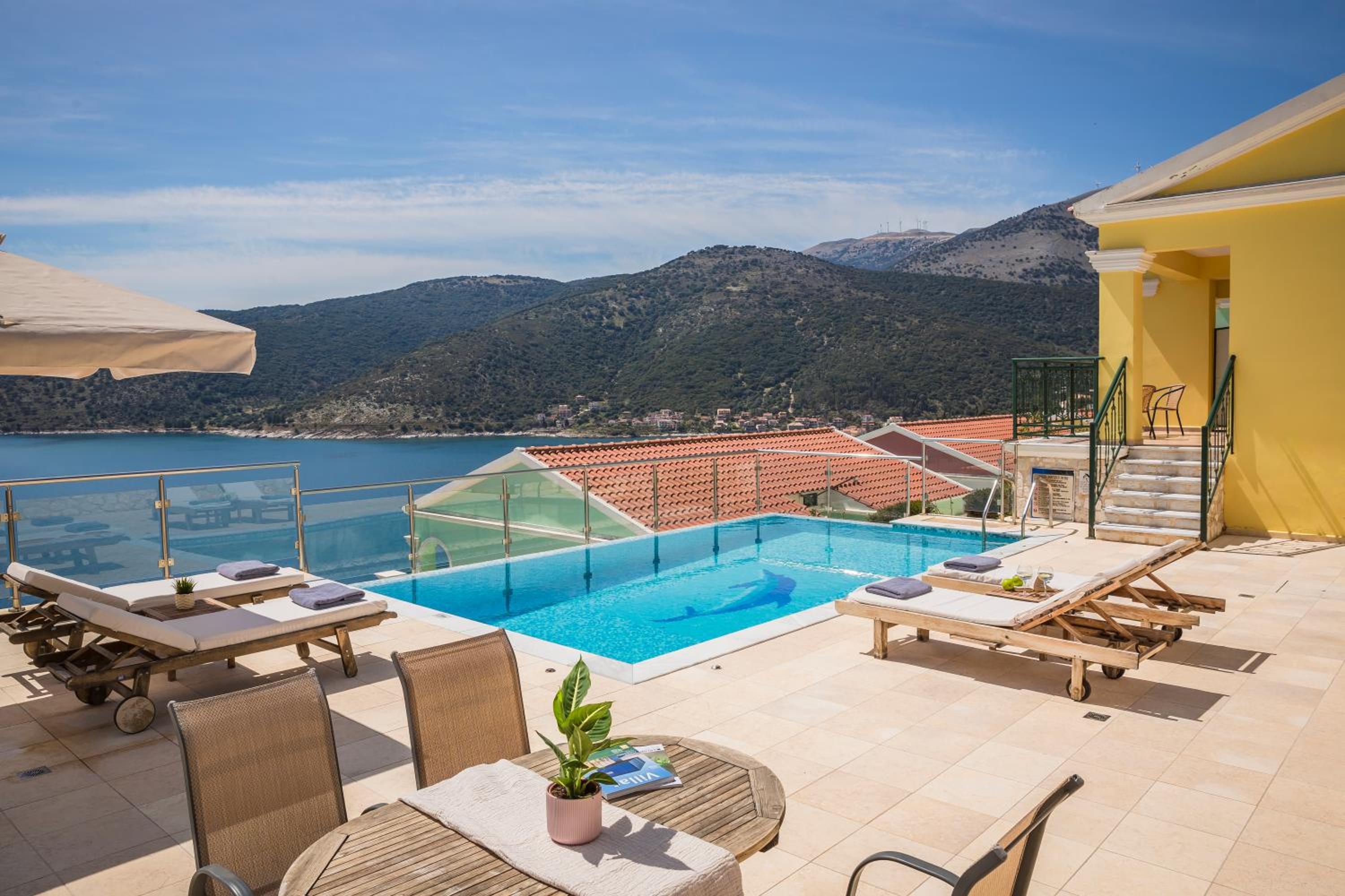 Two Bedroom Villa with Private Pool & Sea View photo 2