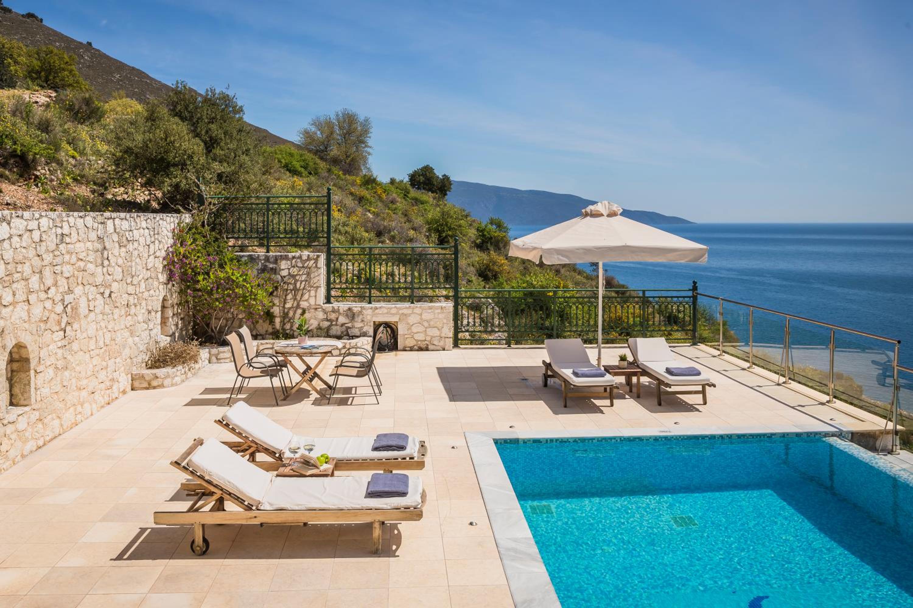 One Bedroom Villa with Private Pool & Sea View photo 3