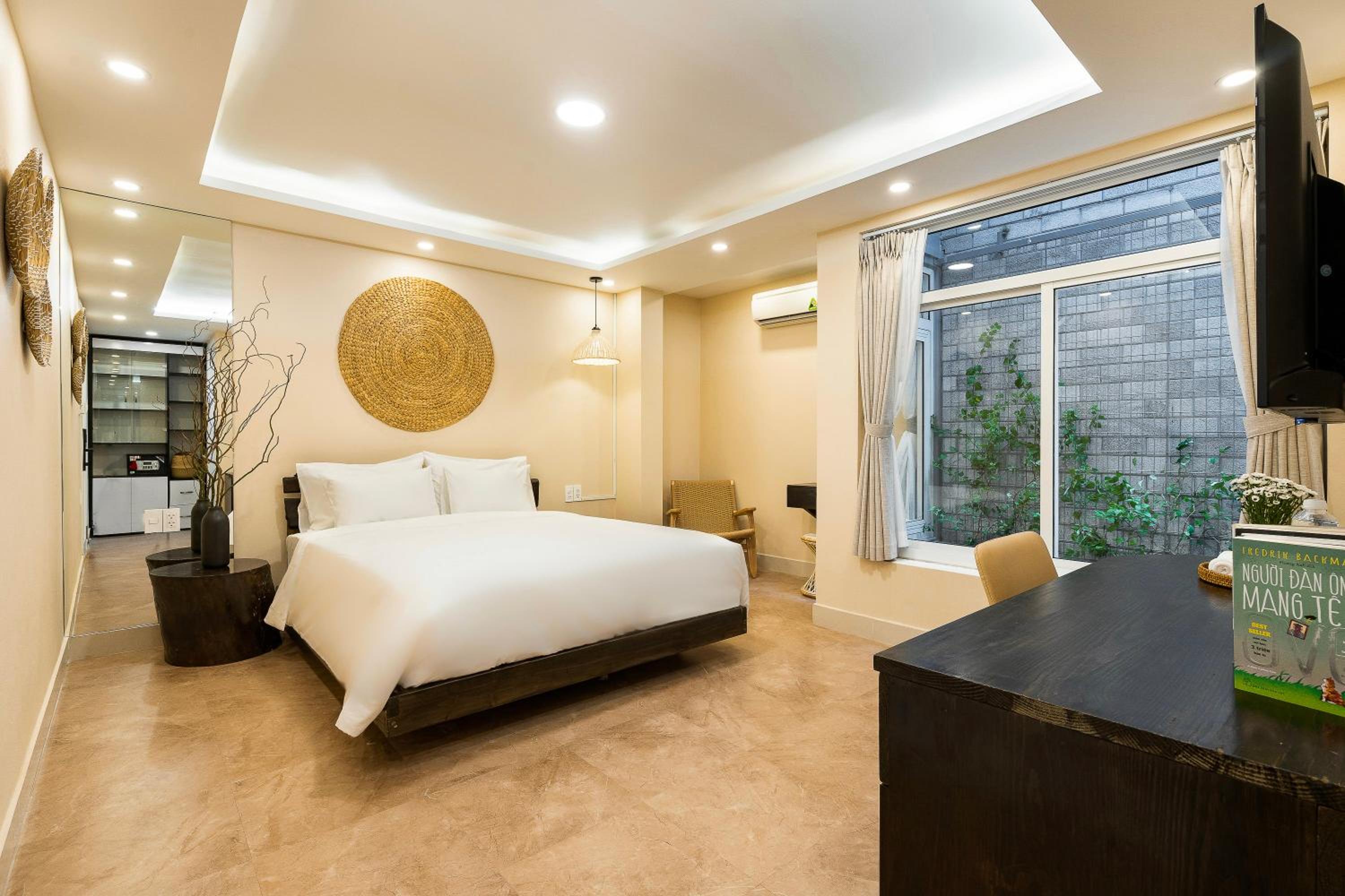 Standard Queen Room