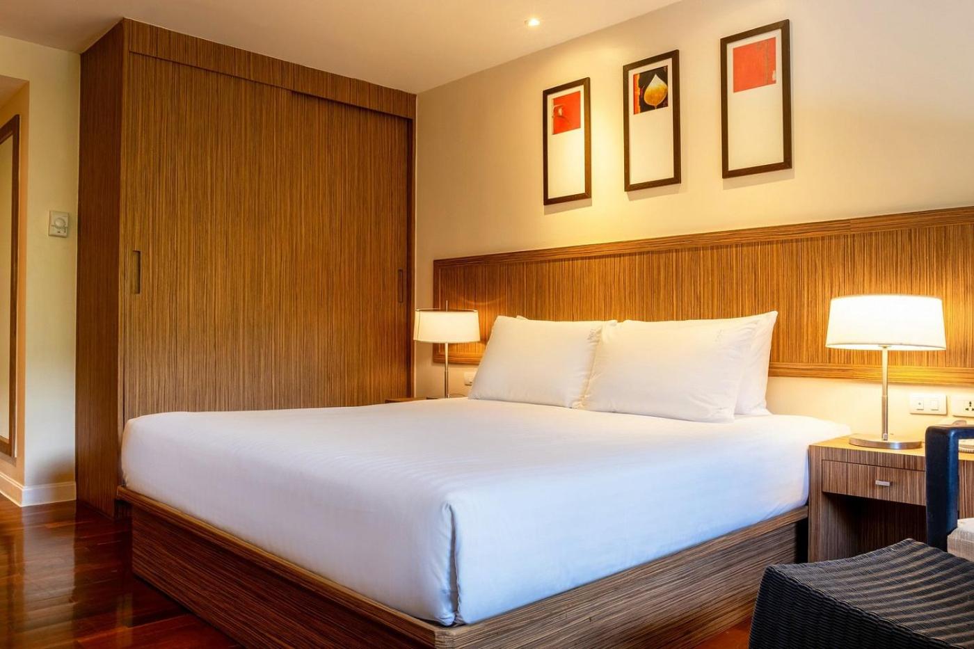King Suite with One Bunk Bed photo 2