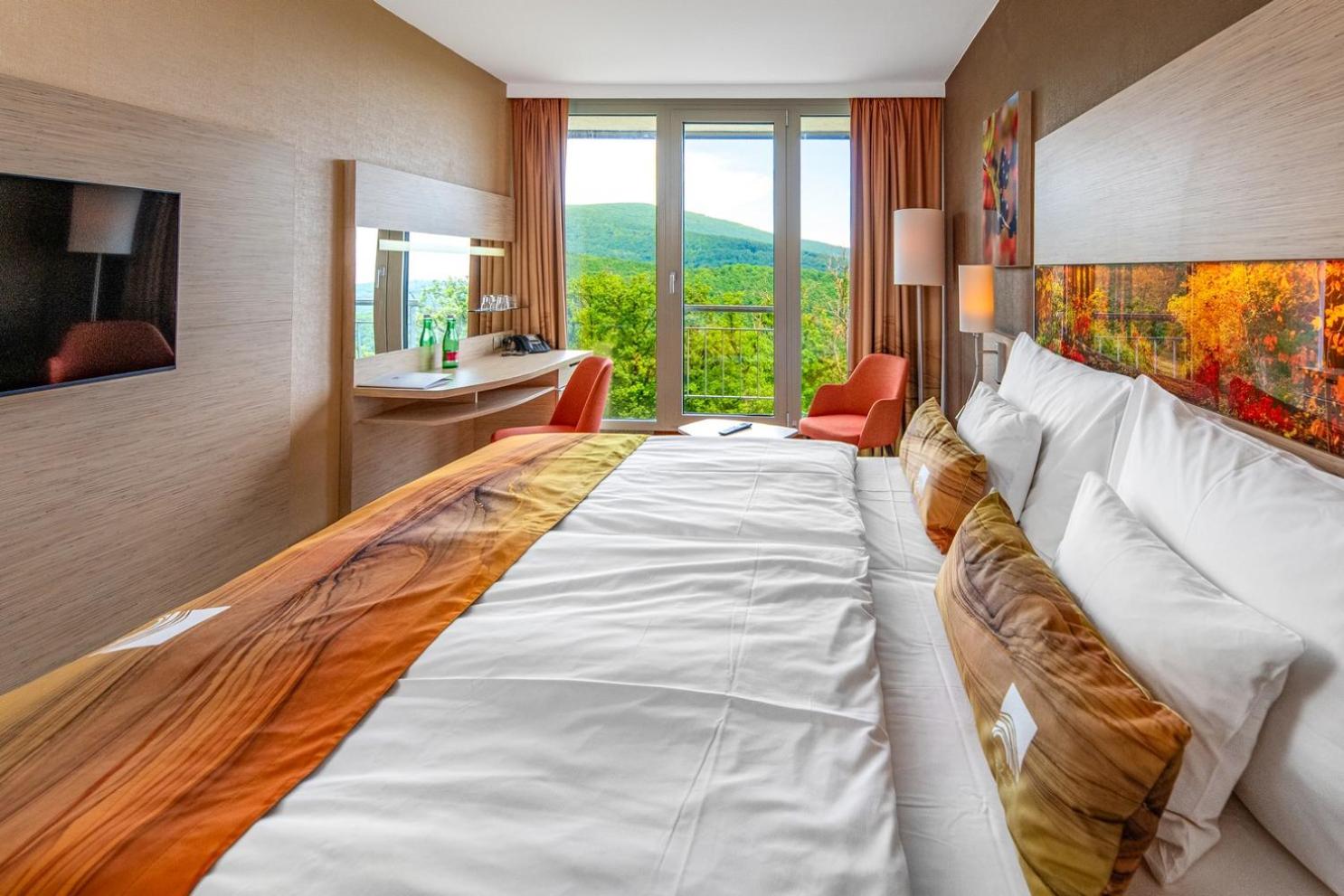 Double Room with Mountain View - Photo 8