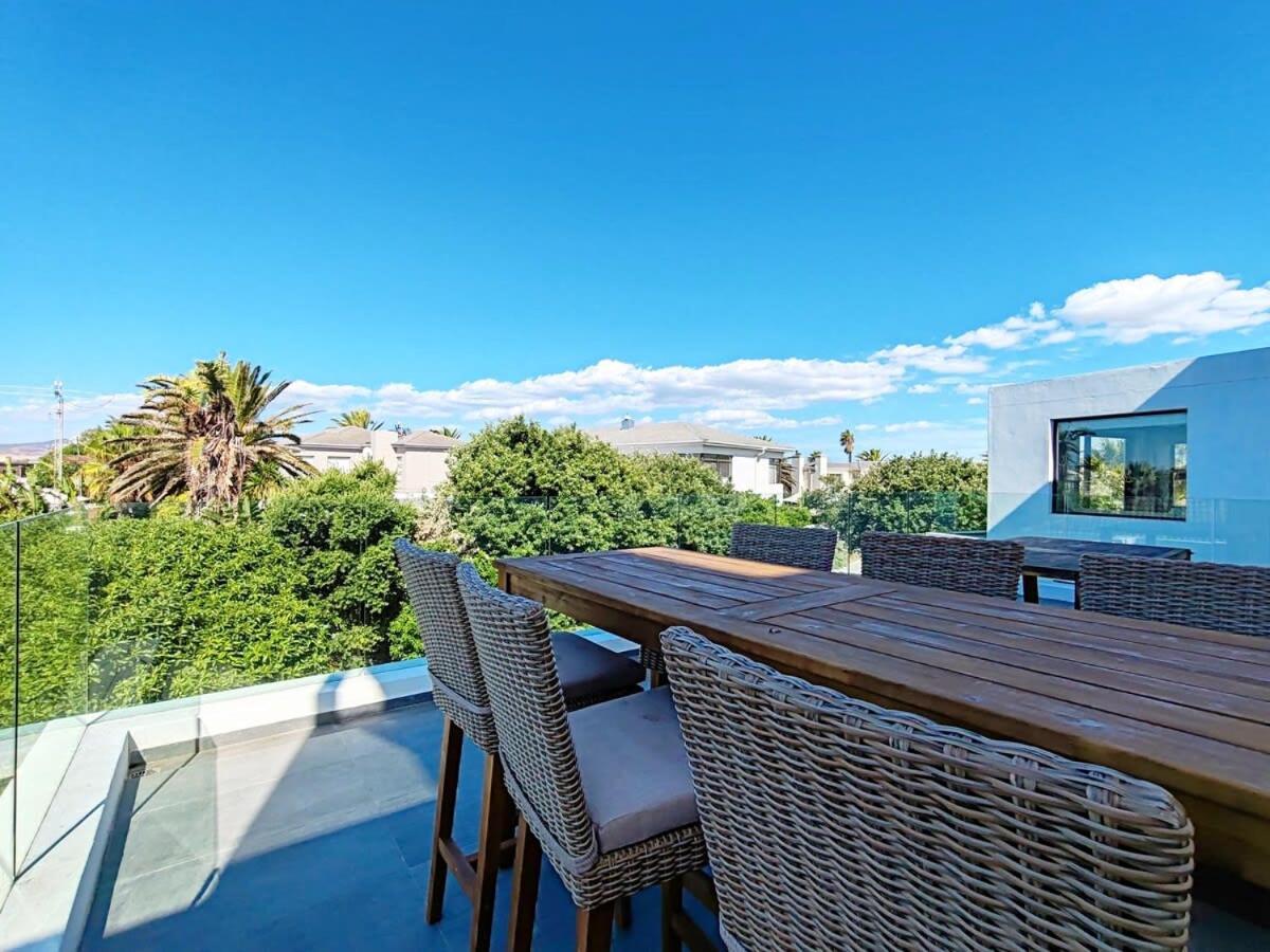 Villa photo 2
