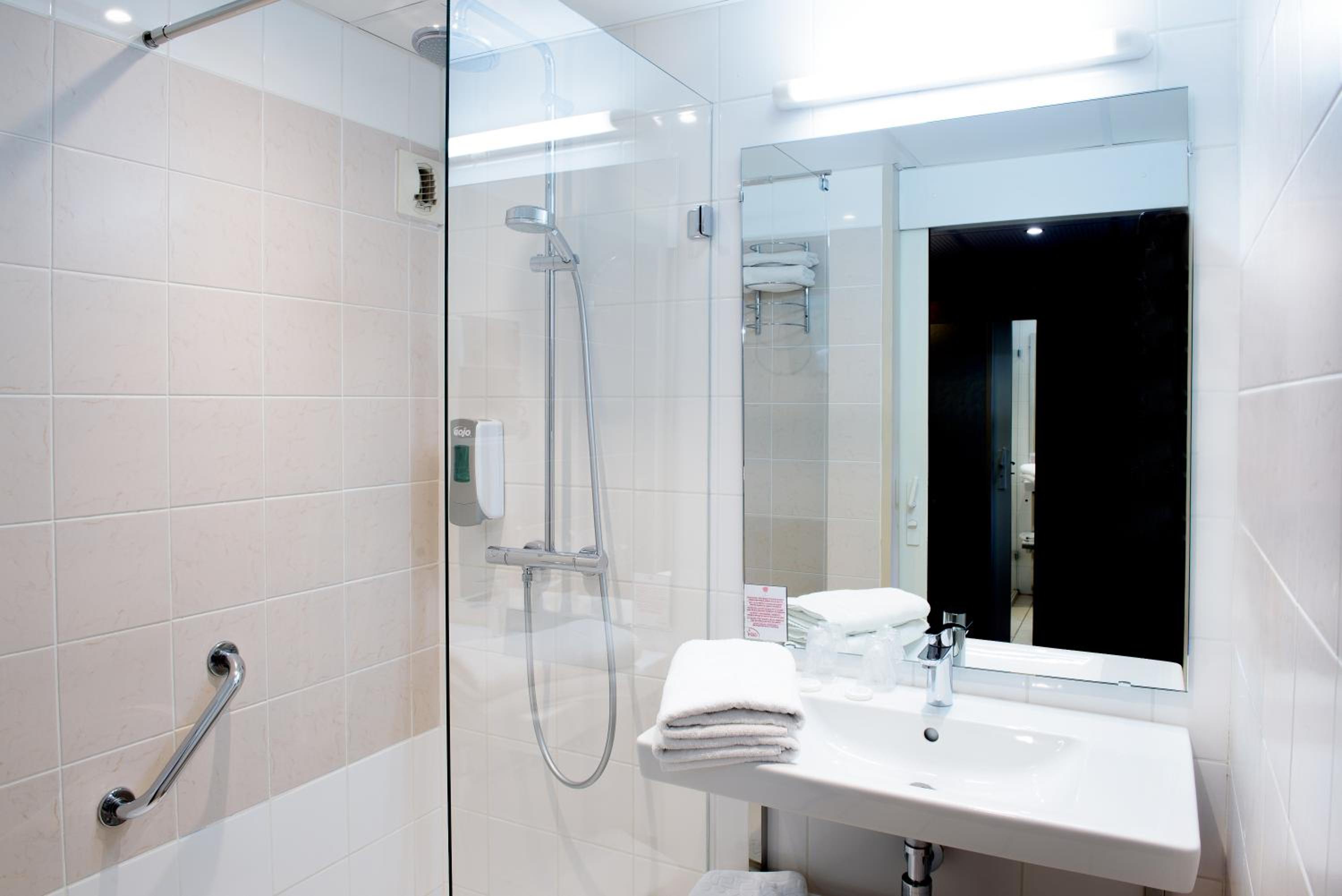 Standard Double or Twin Room - Photo 2