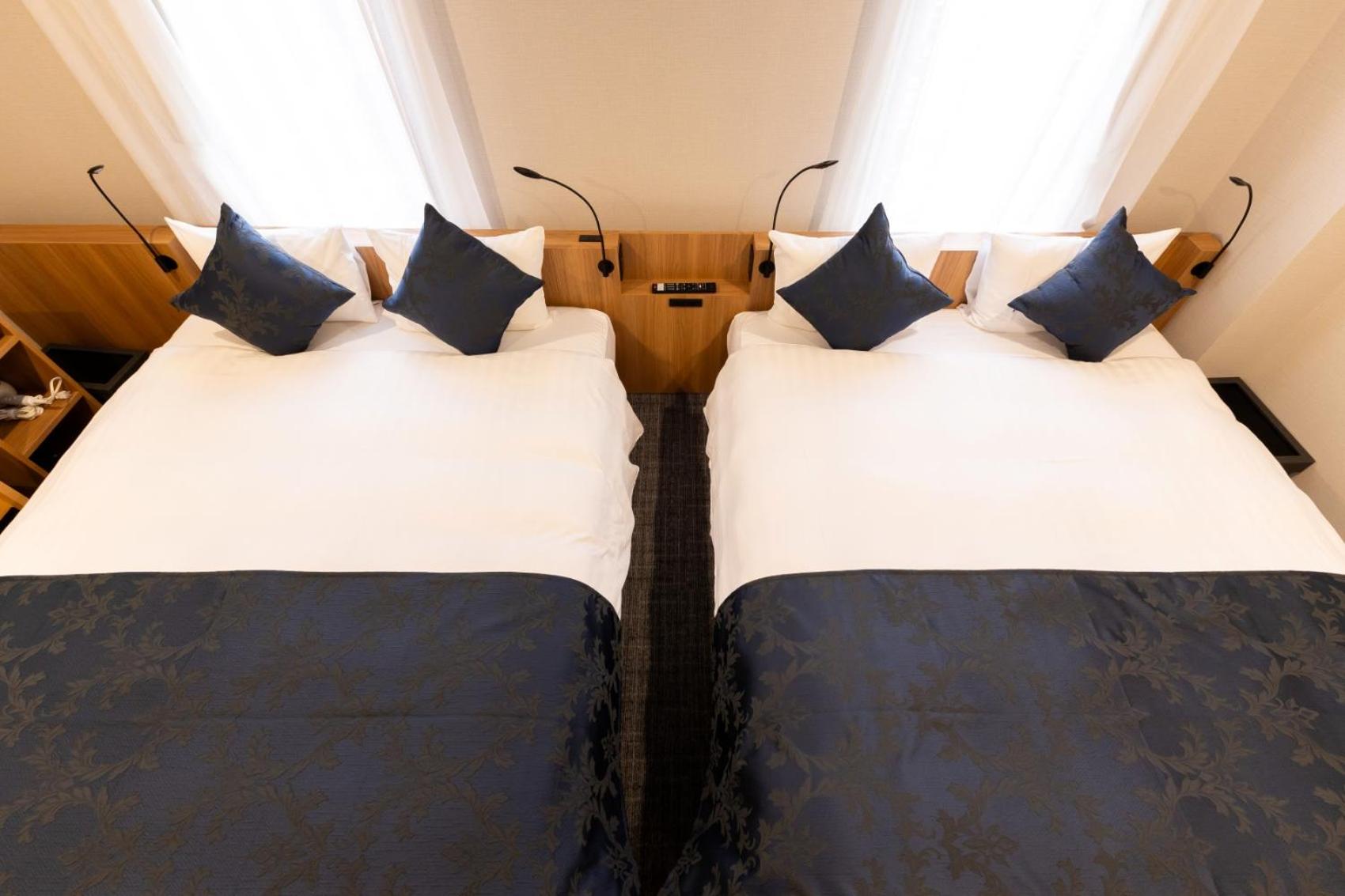 Deluxe Queen Room with Two Queen Beds photo 3