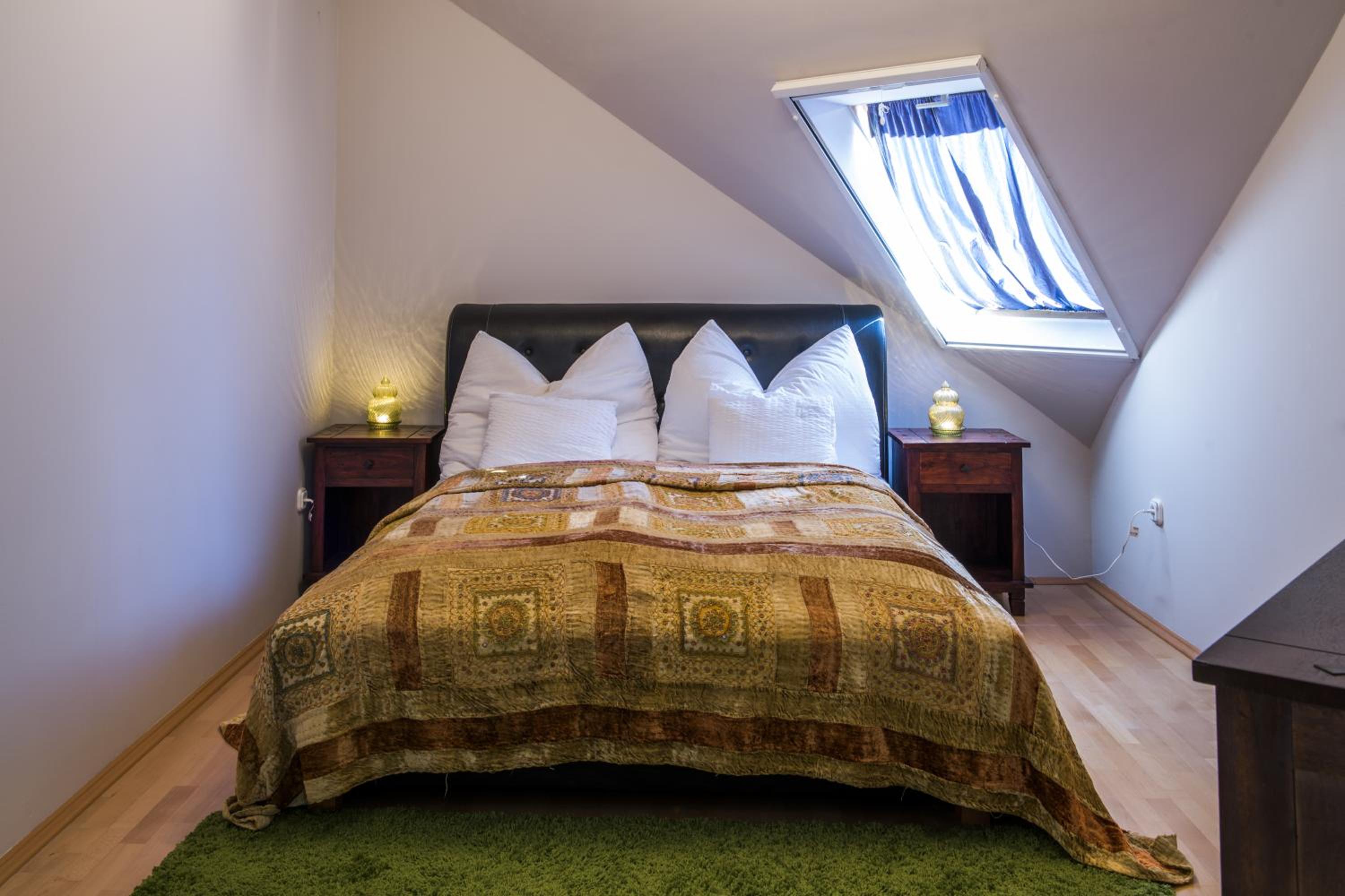 Superior One-Bedroom Apartment - Photo 3