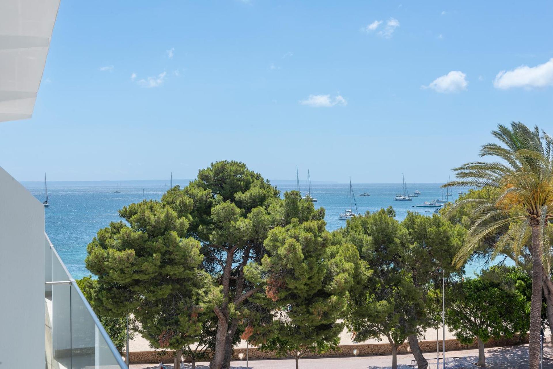 Standard Room with Side Sea View photo 2
