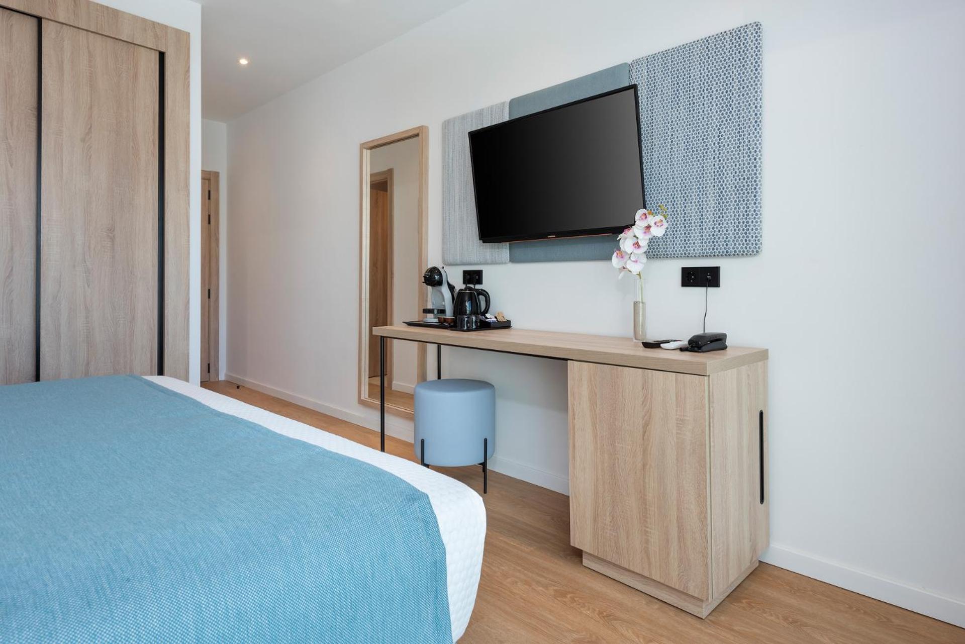 Standard Room with Side Sea View photo 3