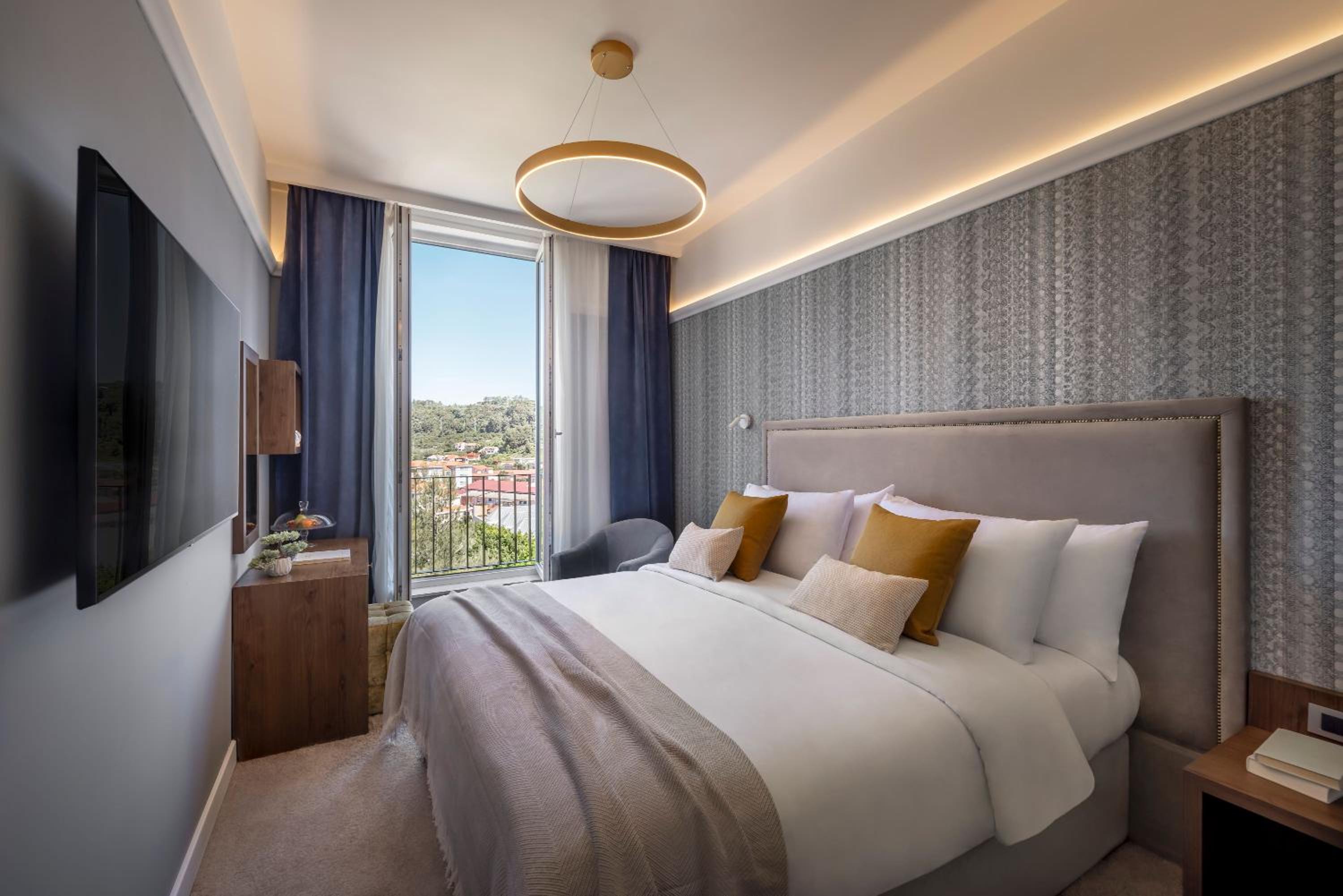 Room for 2+2