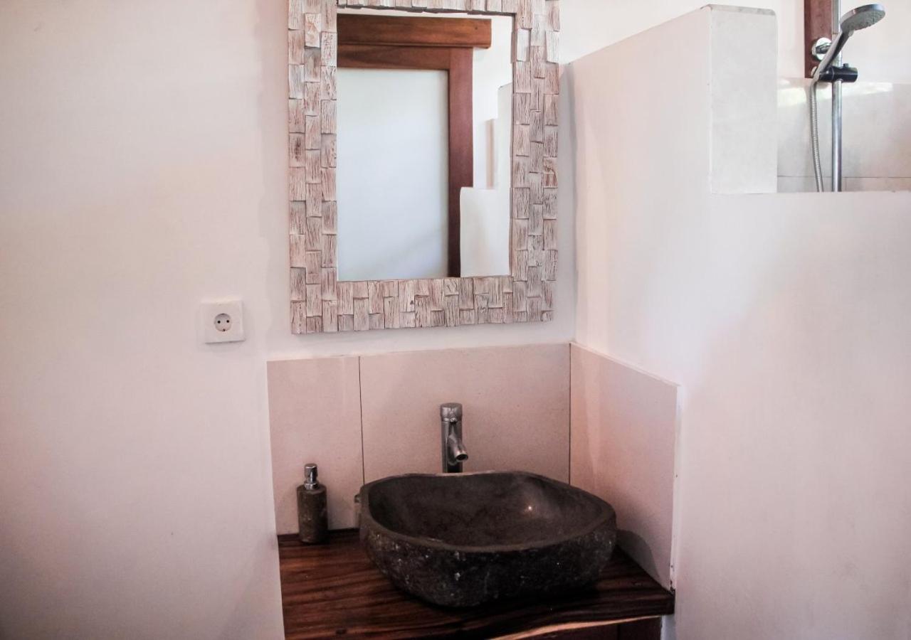 Deluxe Double Room with Balcony - Photo 4