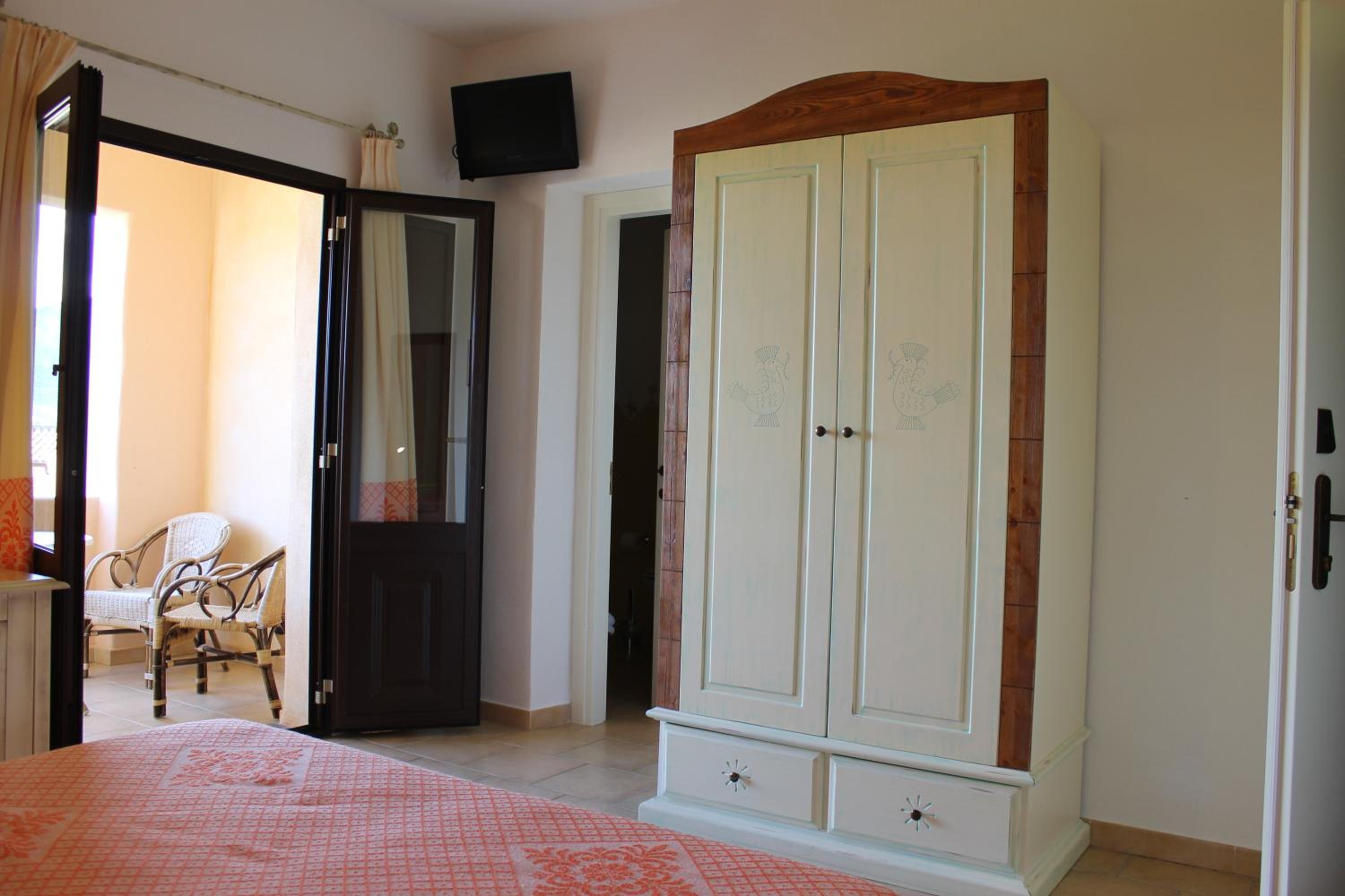 Economy Double Room photo 3