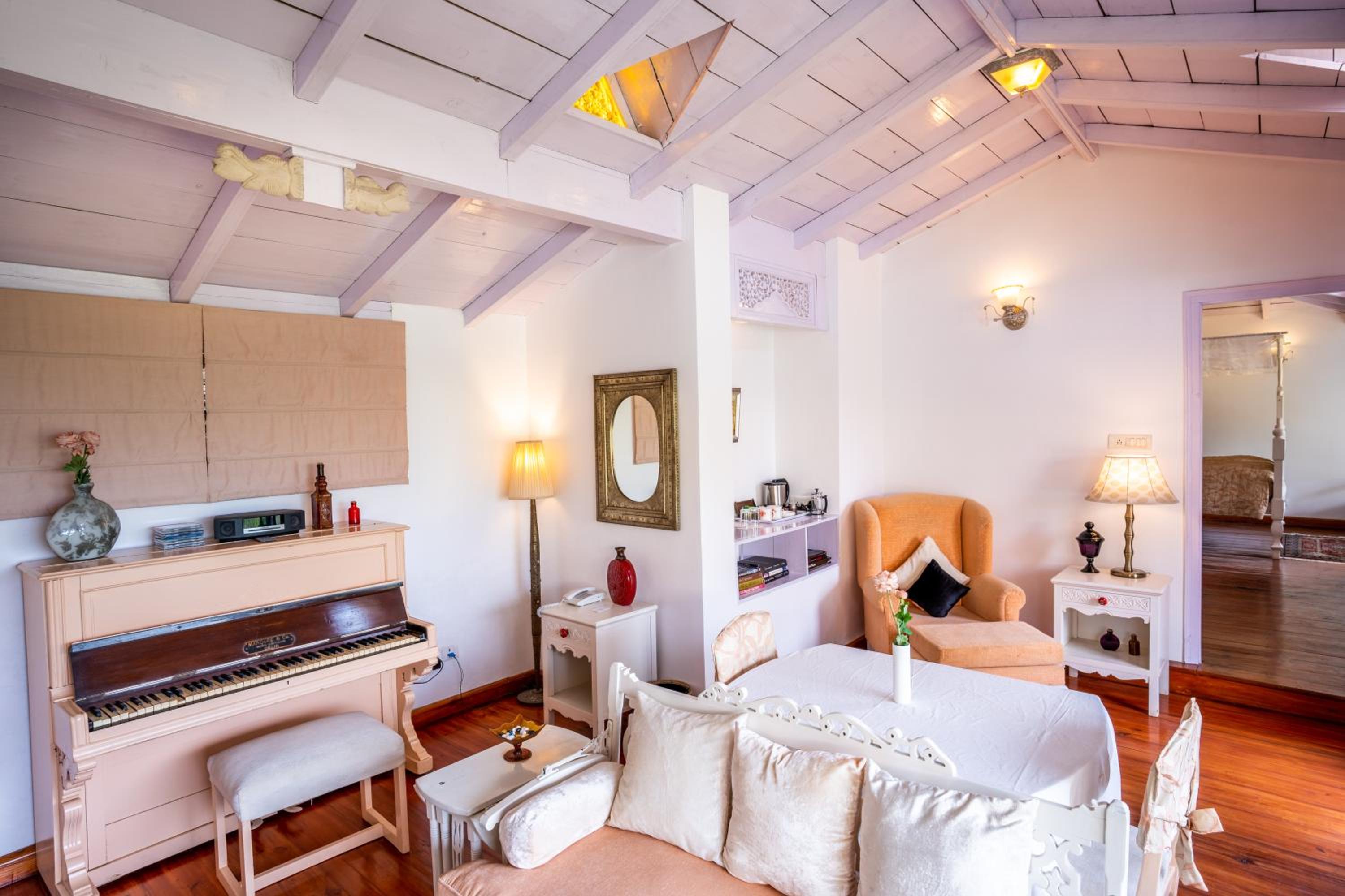 Suite - Photo 7