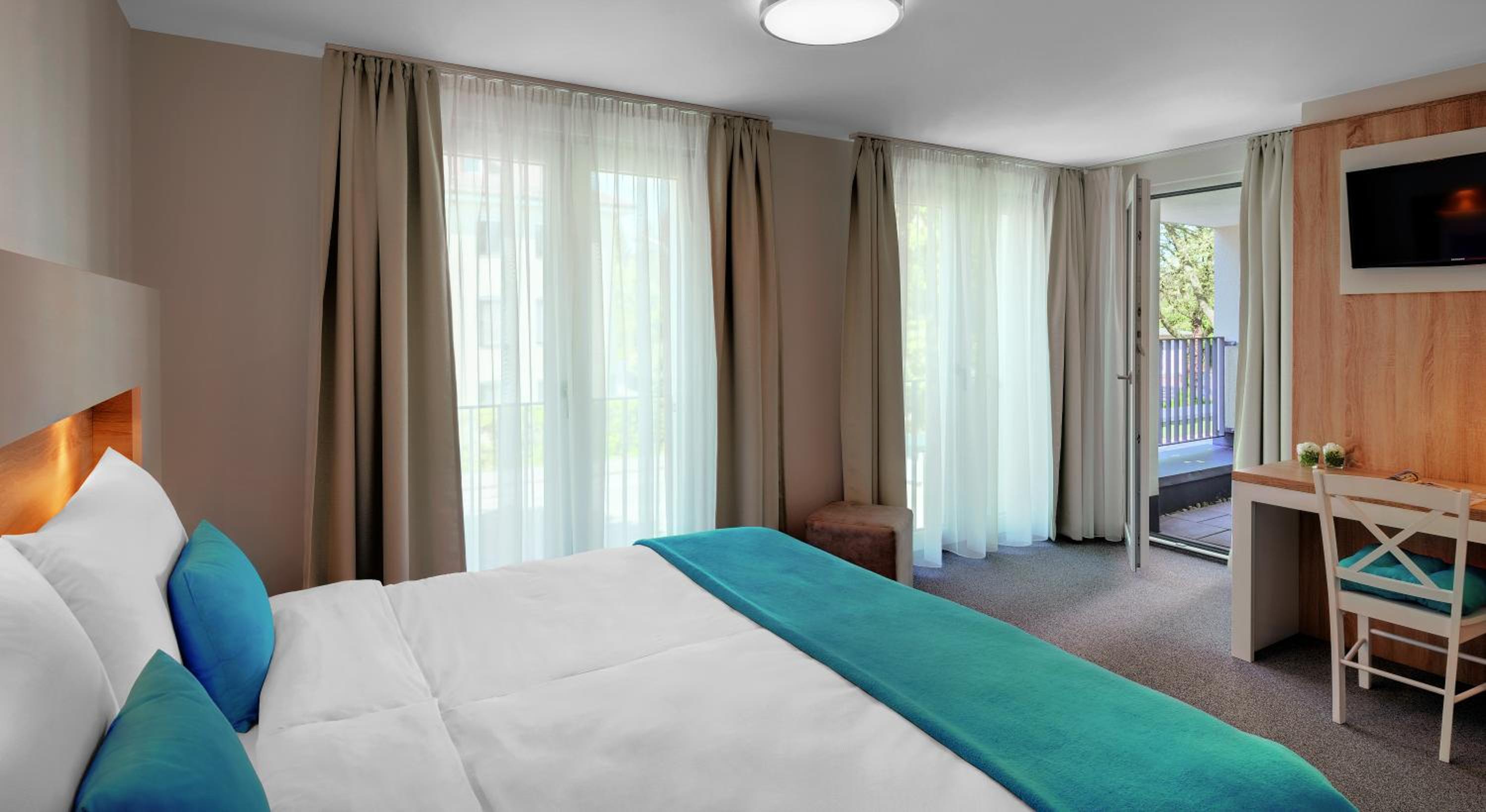 Standard Plus Double Room- without elevator photo 2