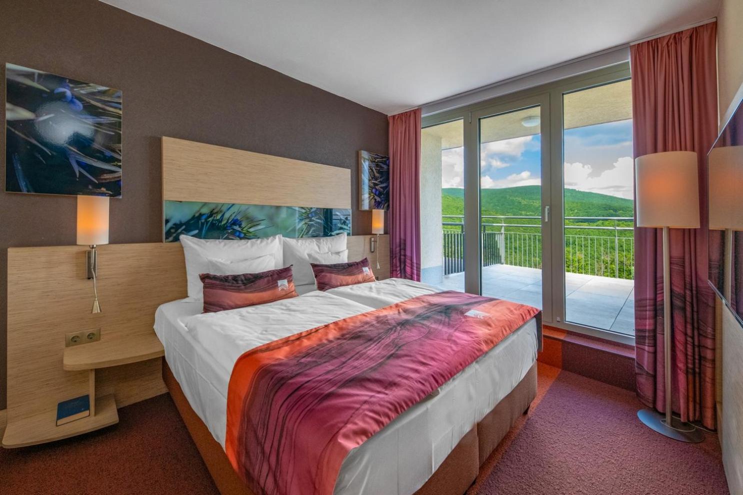 Junior Suite with Mountain View - Photo 8