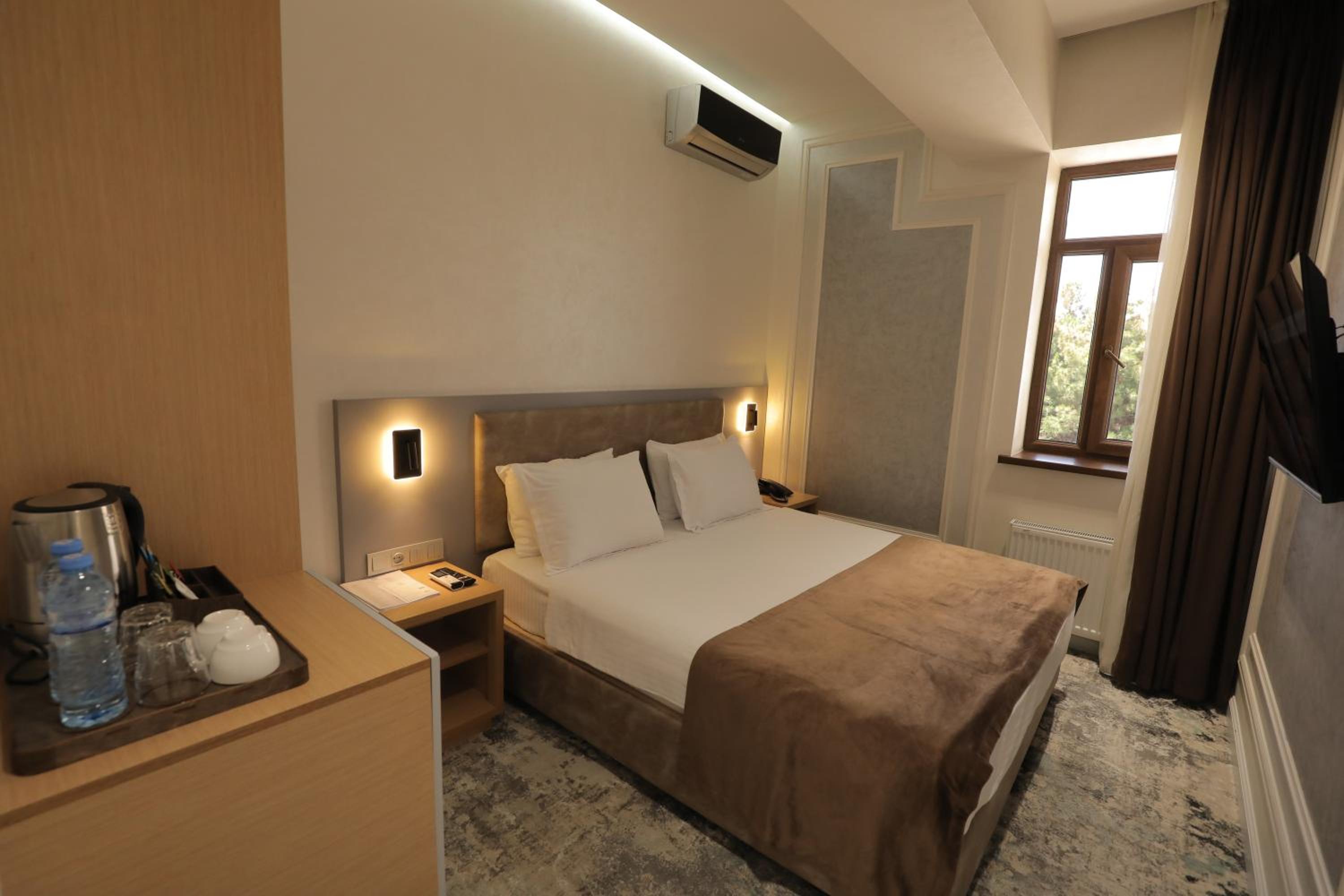 Small Double Room - Photo 2