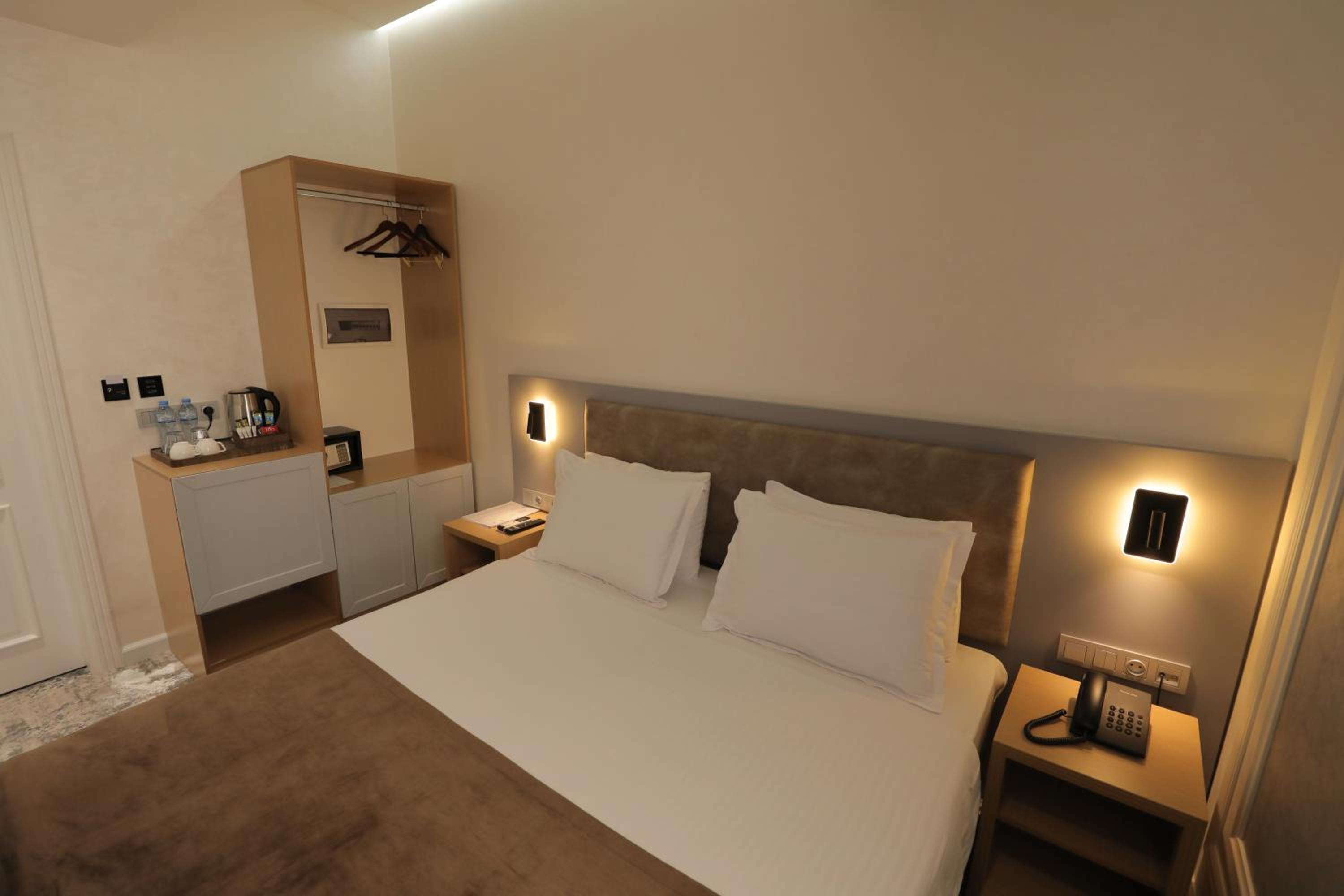 Small Double Room - Photo 3