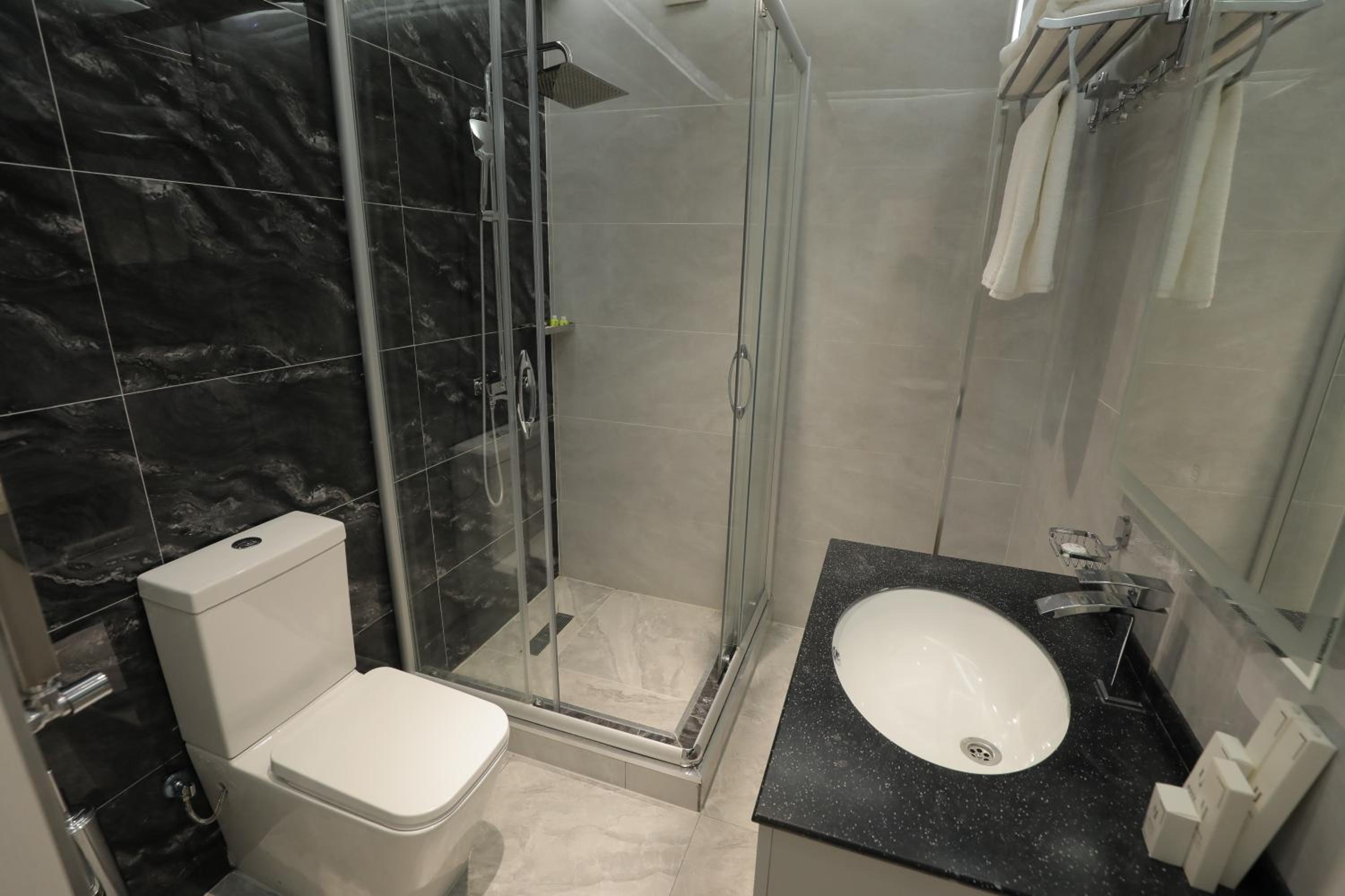 Small Double Room - Photo 1