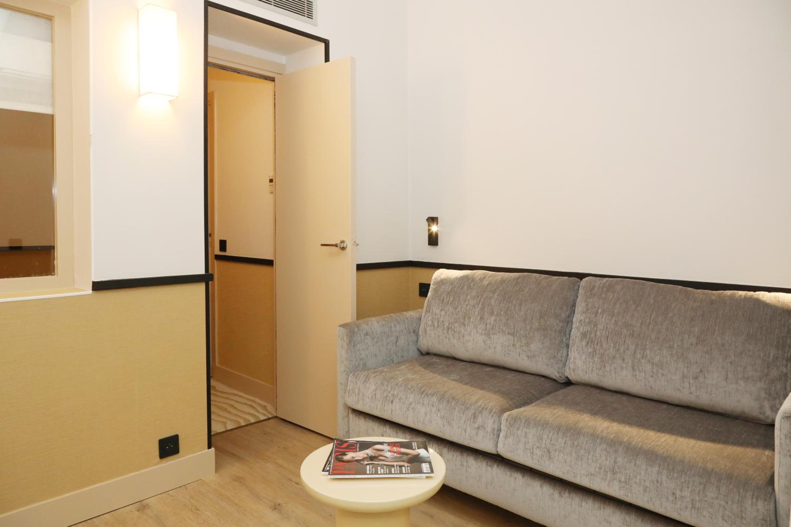 Spa Bath Suite with Terrace photo 3