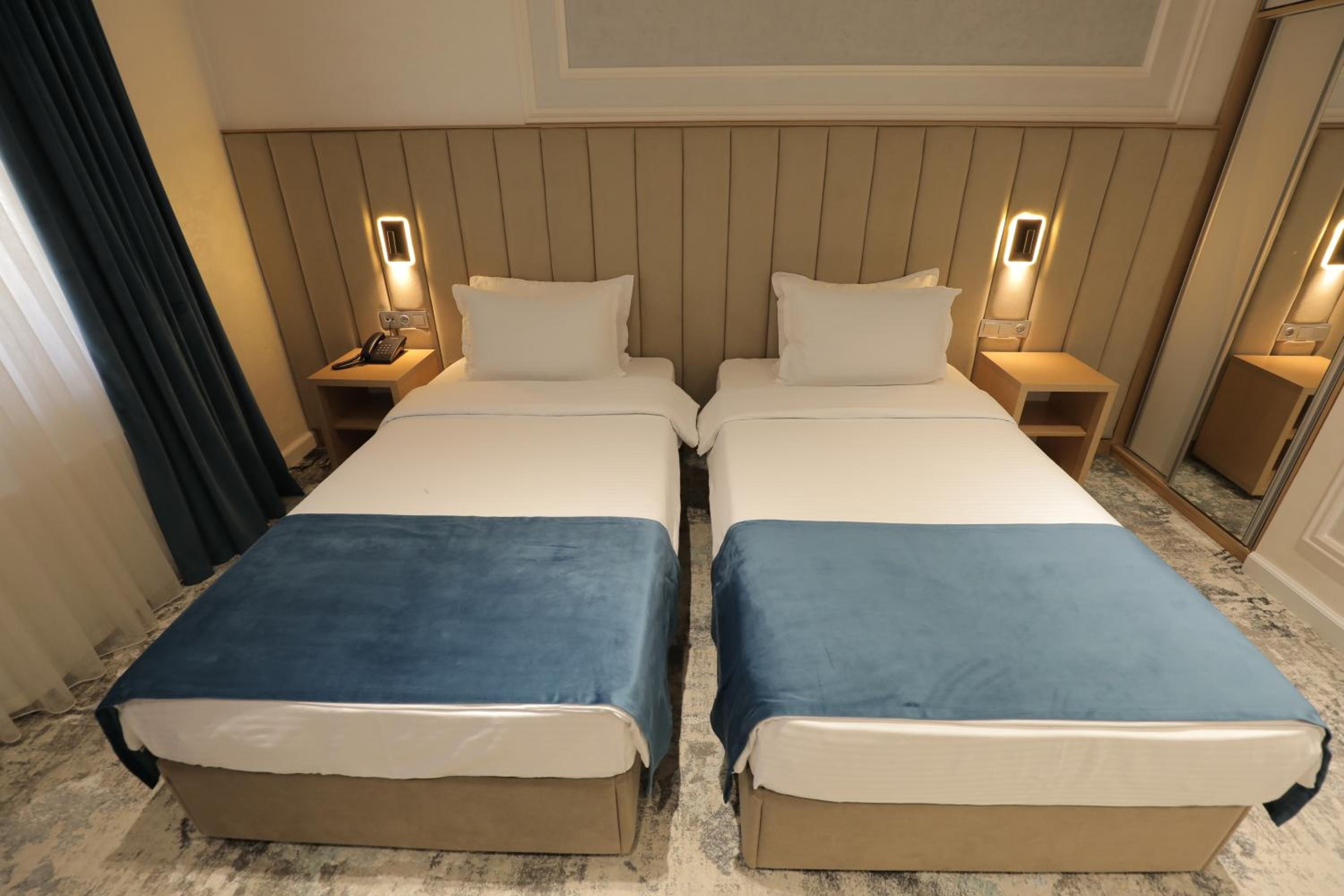 Standard Twin Room - Photo 4