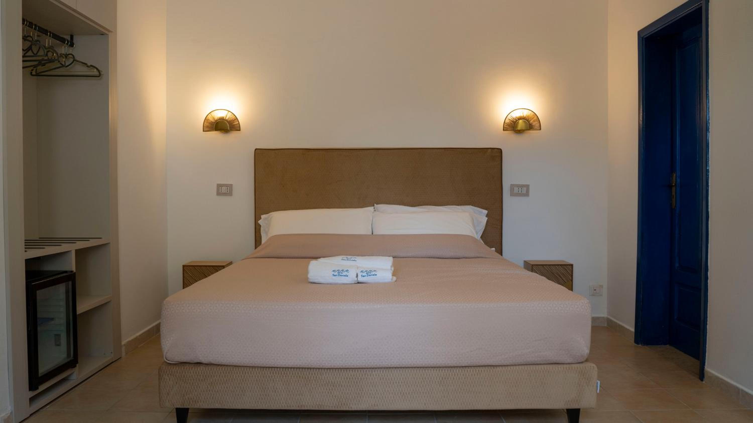 Large Double Room photo 1