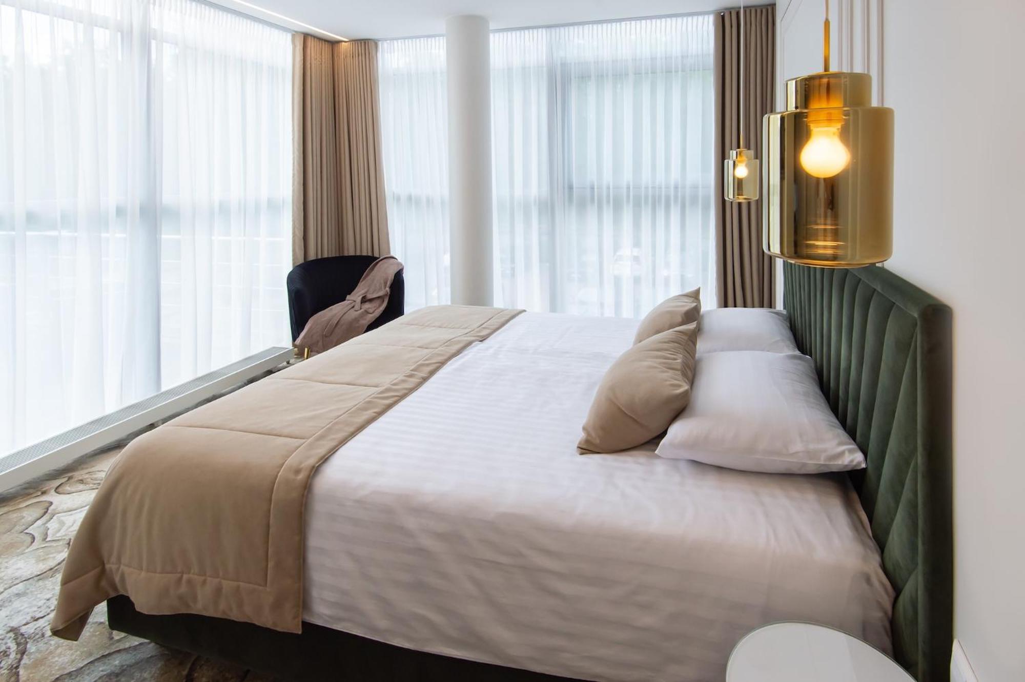 Family Suite with Morning Spa Access - Photo 11
