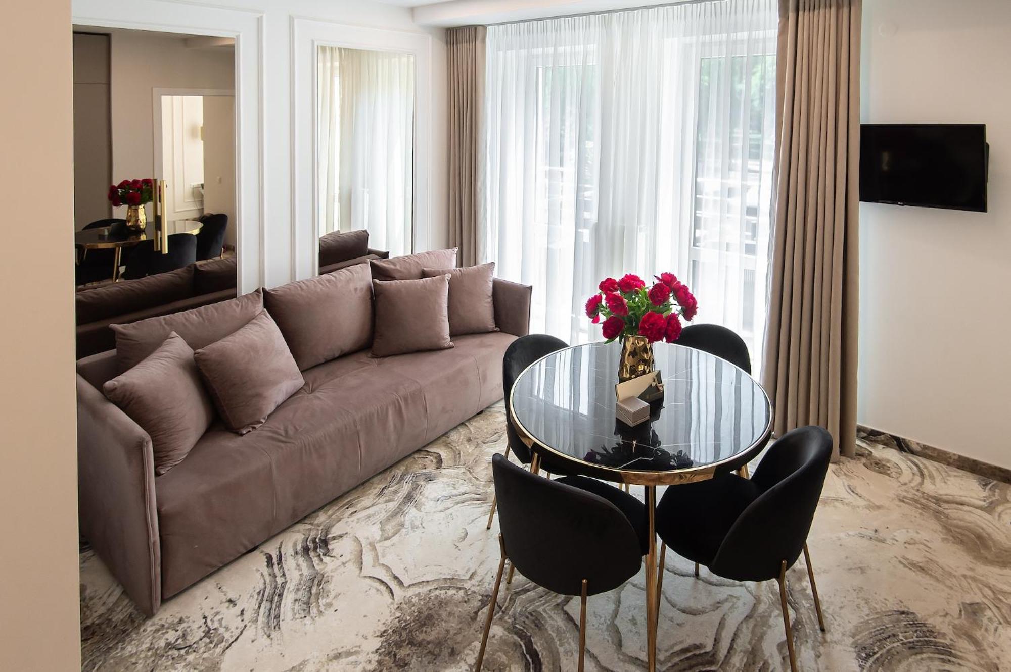 Family Suite with Morning Spa Access - Photo 1
