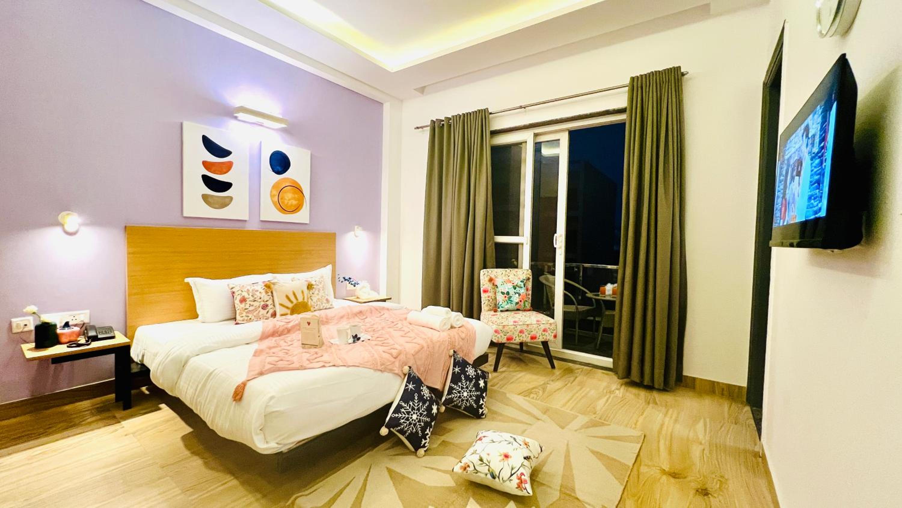 Superior King Room - Photo 9