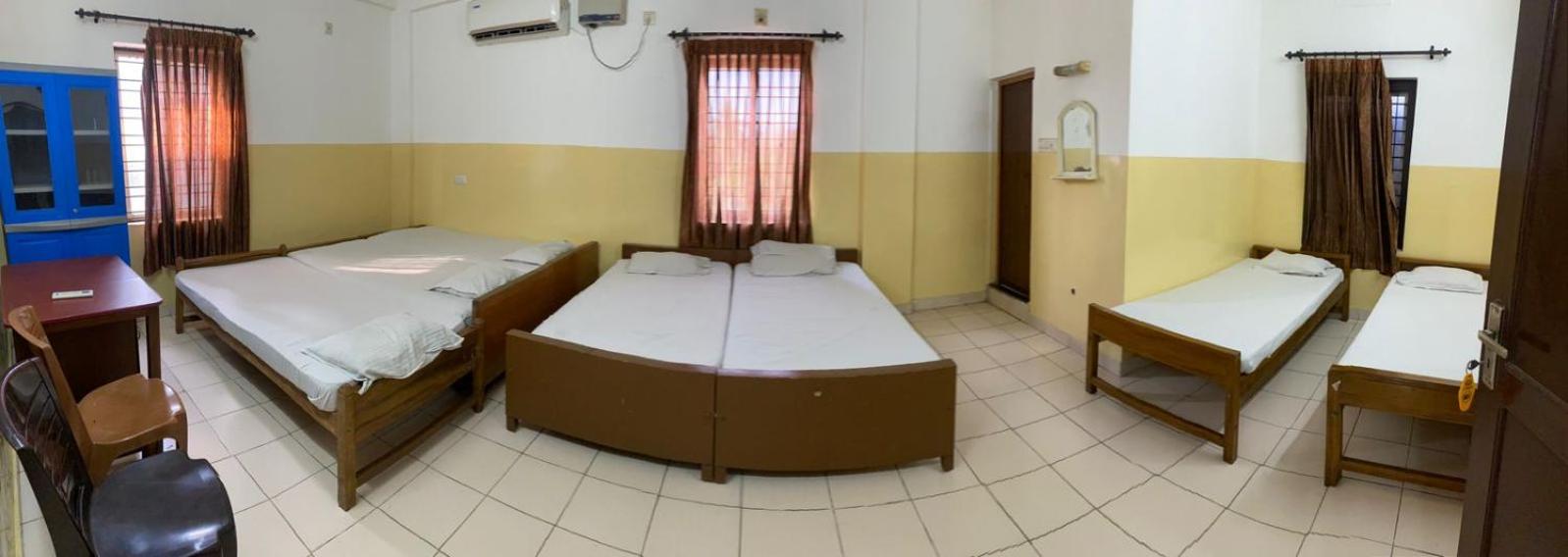 6-Bed Male Dormitory Room photo 1
