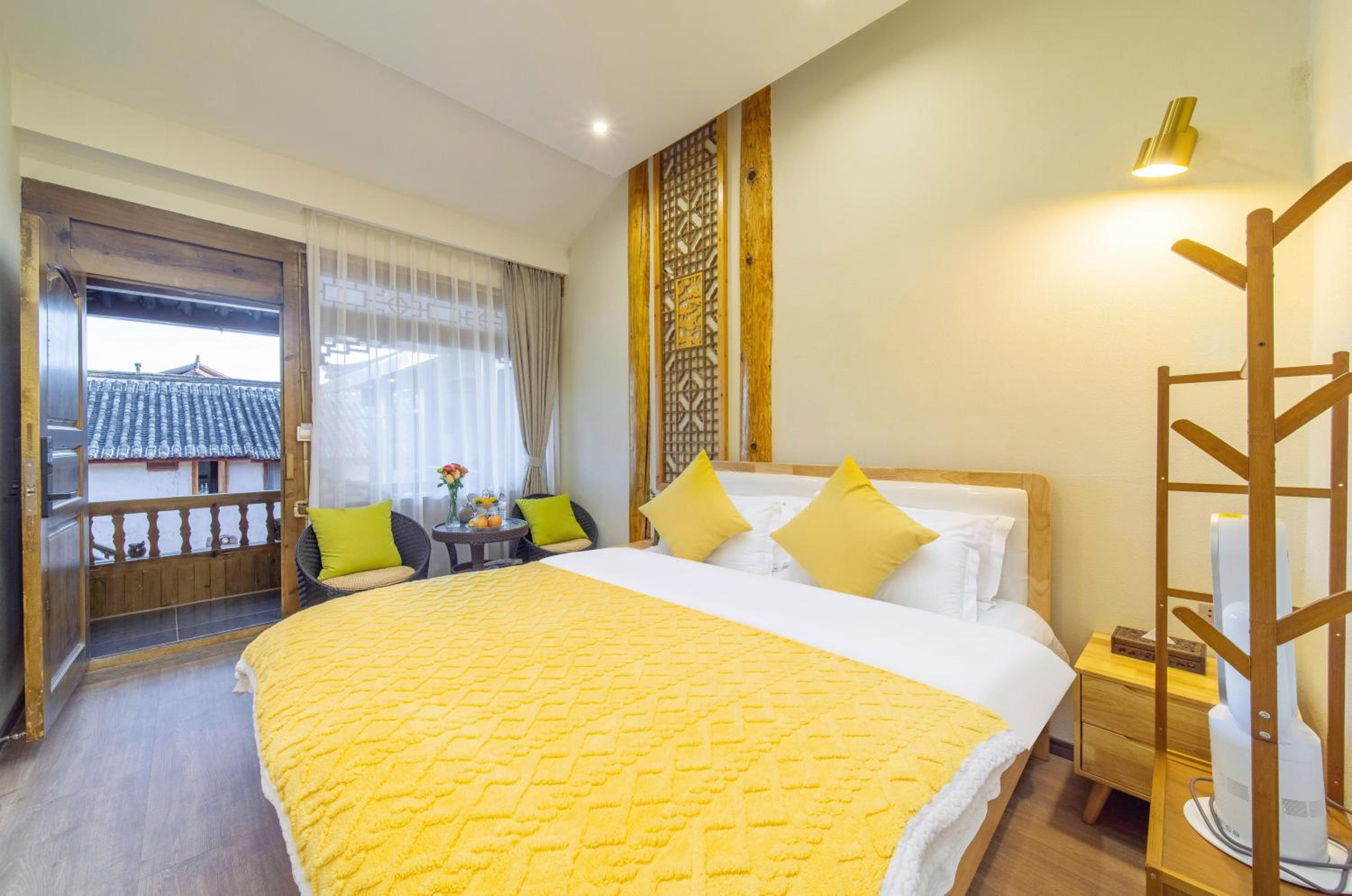 Queen Room photo 1