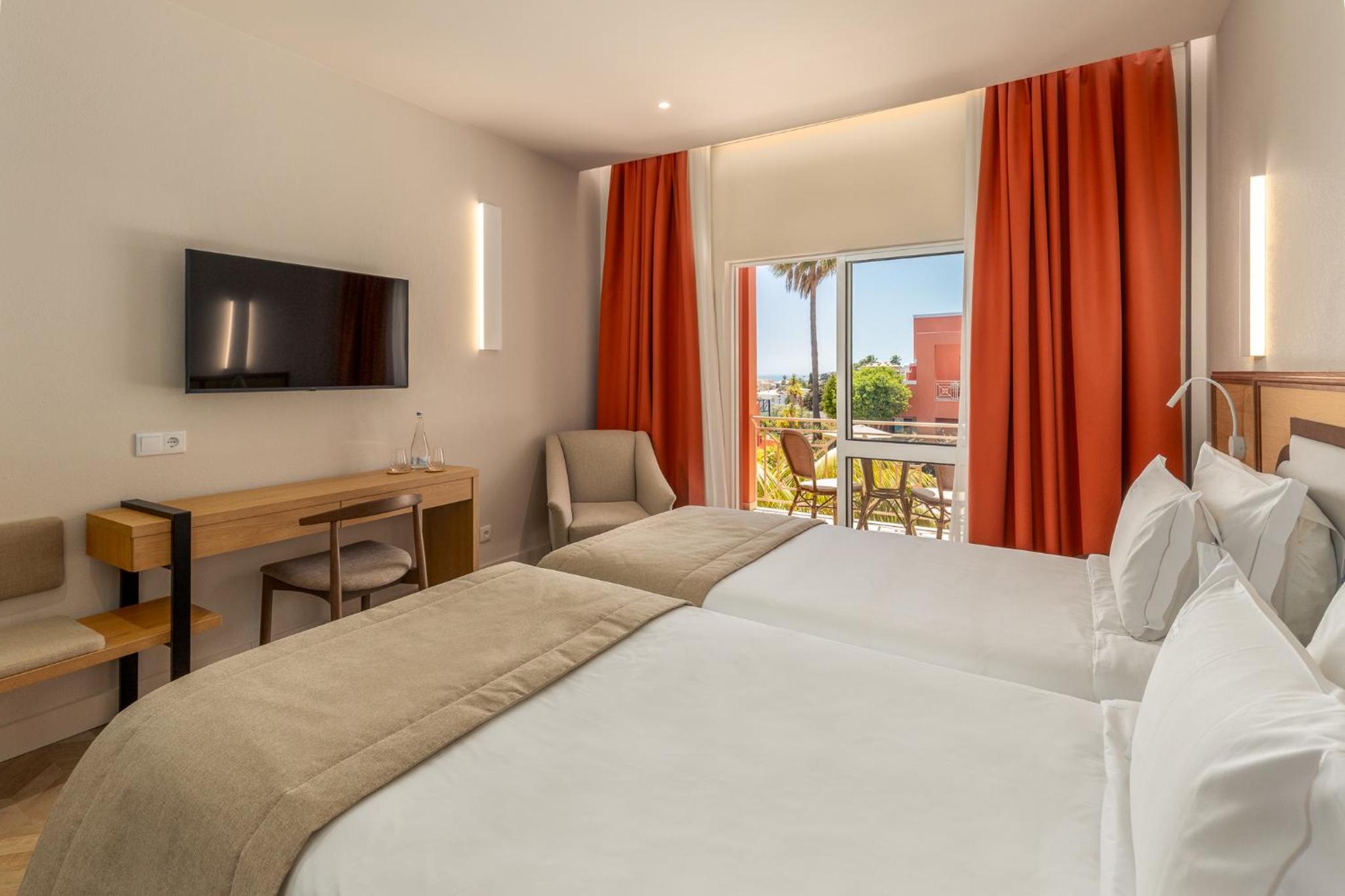 Twin Room with Sea View - Photo 1