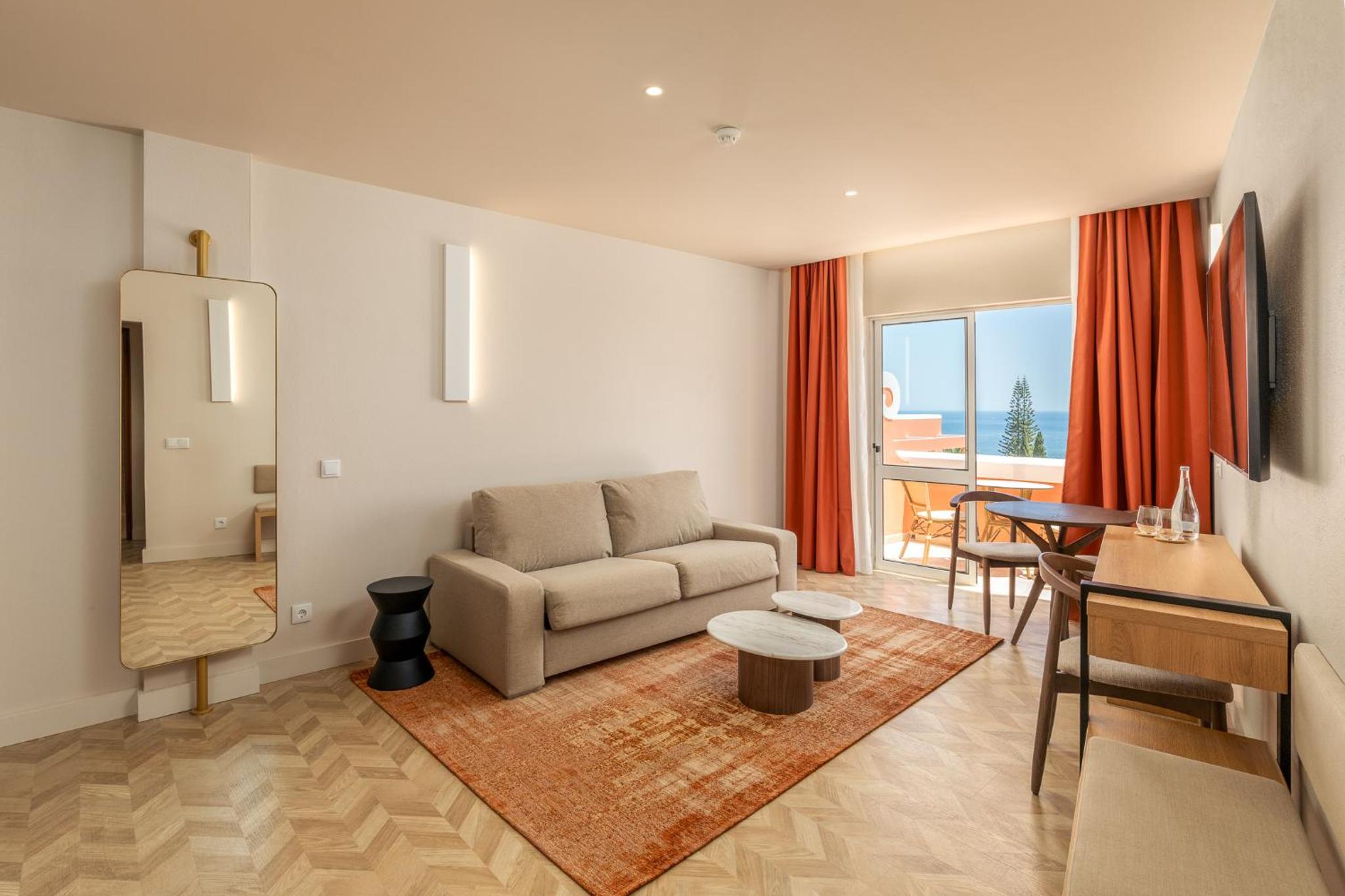Family Suite with Sea View - Photo 3