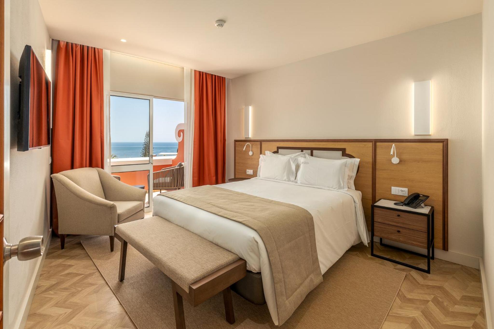 Family Suite with Sea View - Photo 2